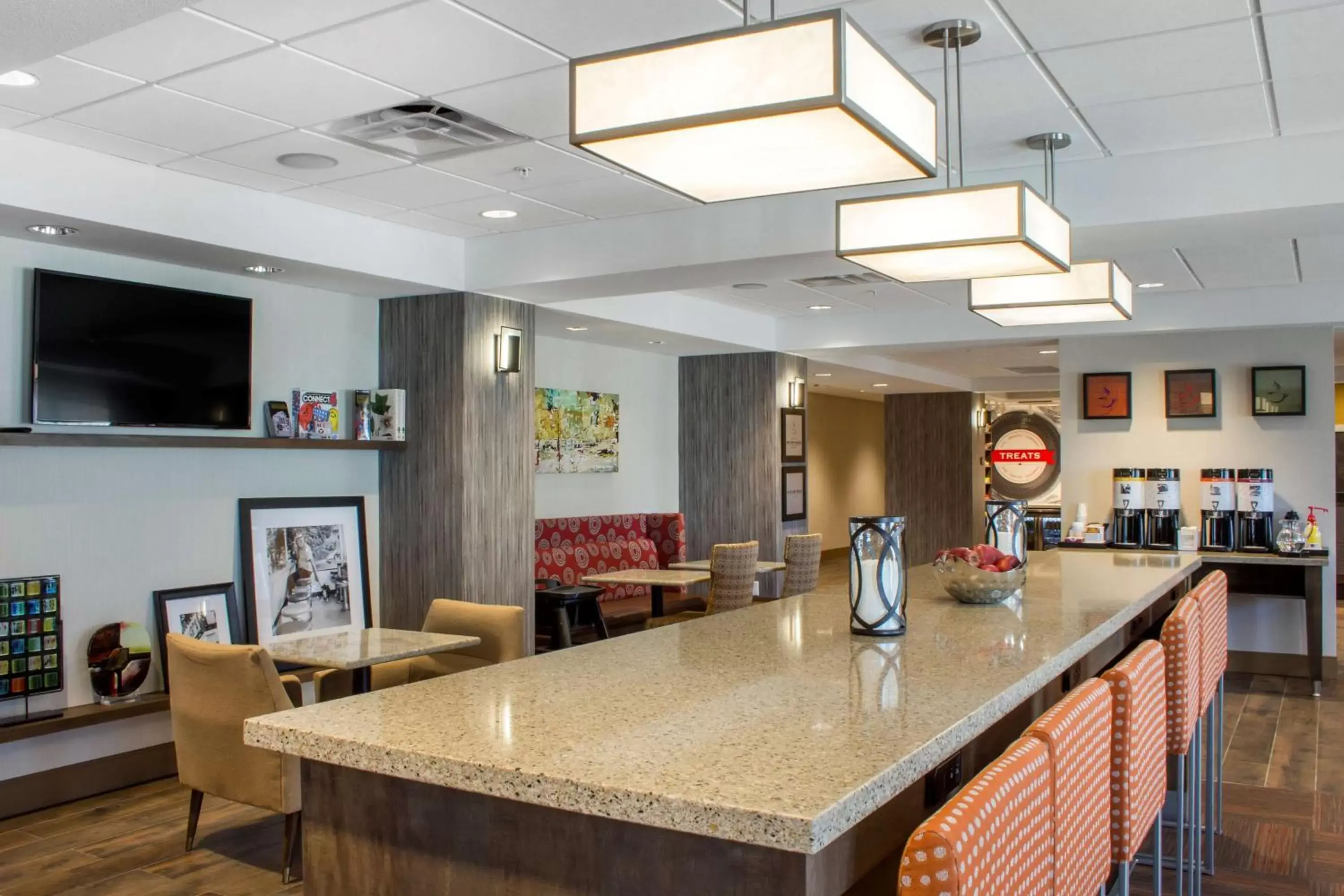 Dining area in Hampton Inn Parker, AZ