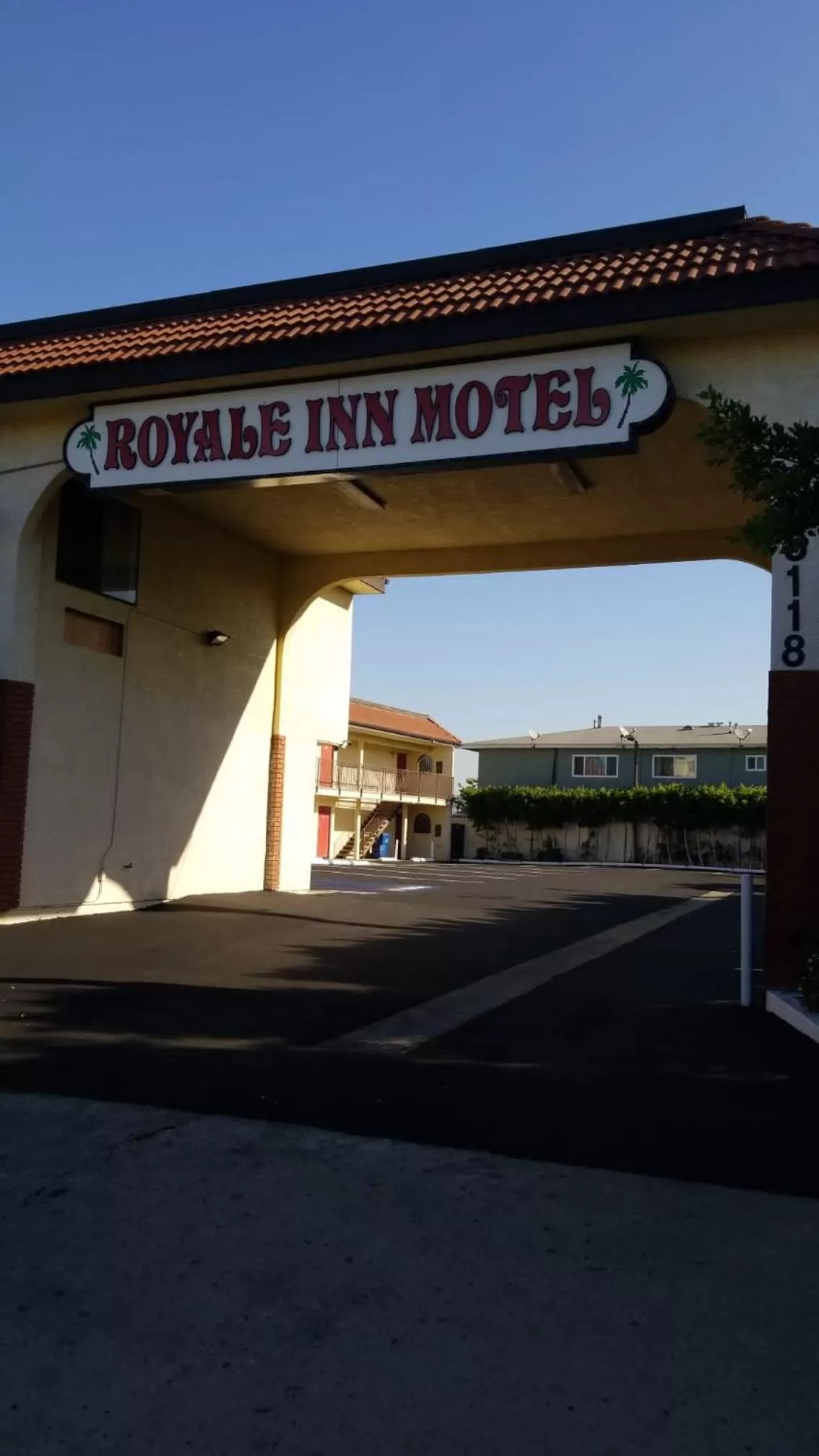 Facade/entrance in Royale Inn Motel