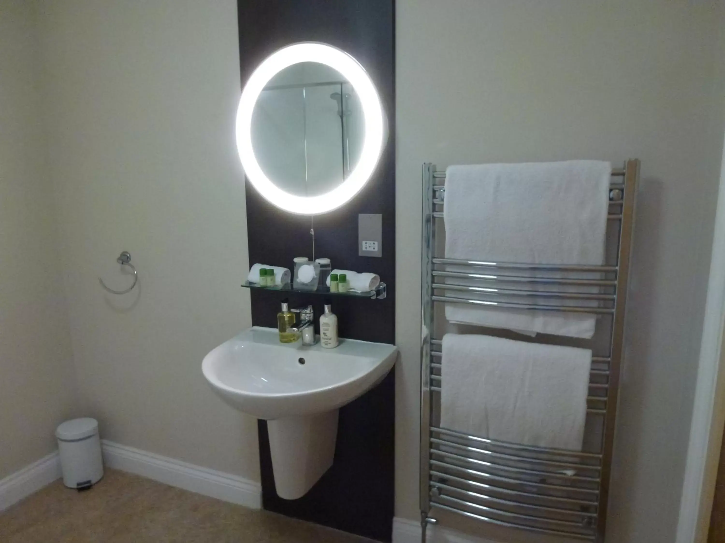 Bathroom in Boathouse Hotel