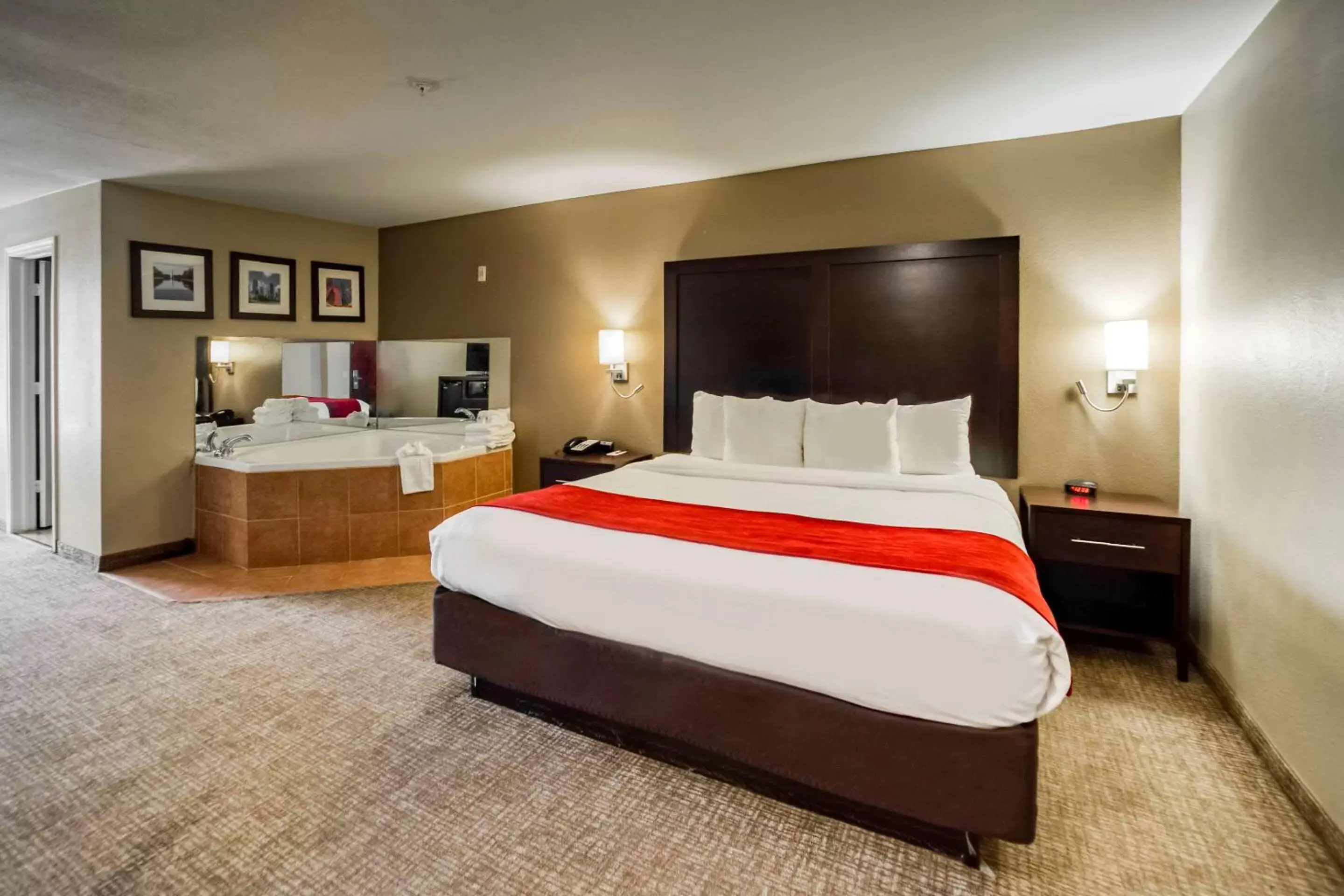 Bedroom, Bed in Comfort Inn & Suites FM1960-Champions