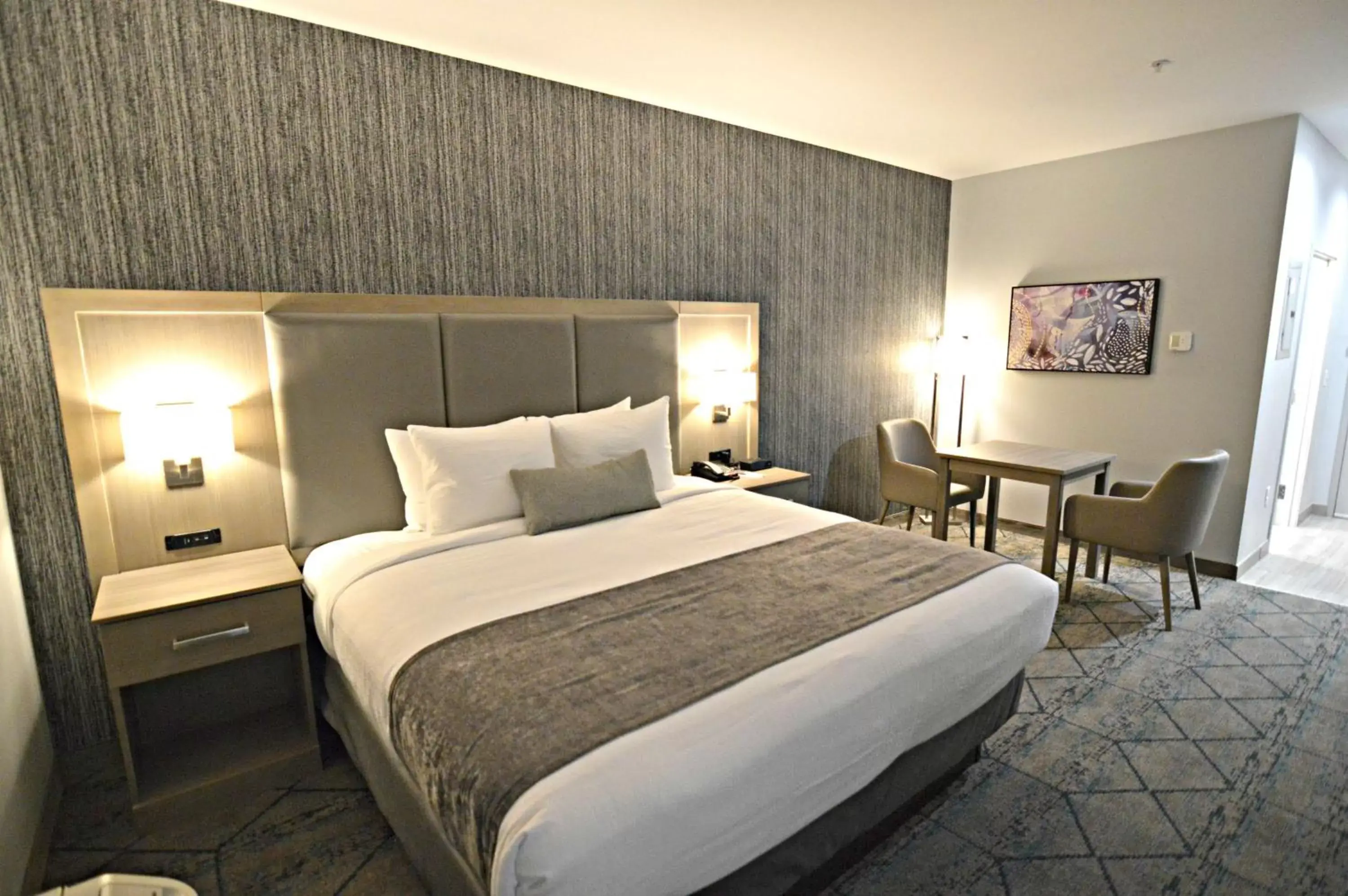 Photo of the whole room, Bed in Best Western Plus Executive Residency Oklahoma City I-35 Photo of the whole room, Bed in Best Western Plus Executive Residency Oklahoma City I-35