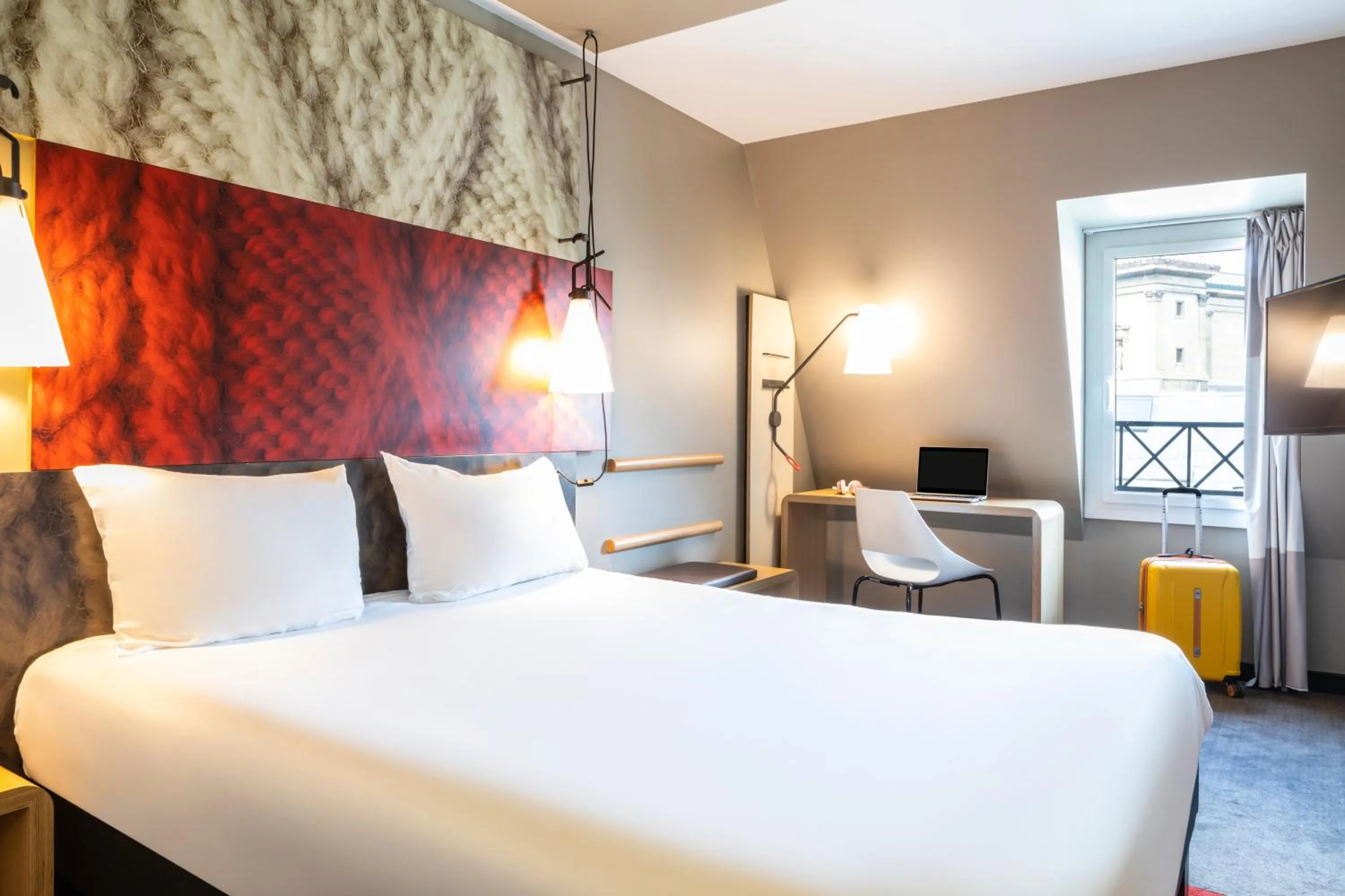 Photo of the whole room, Bed in ibis Paris Gare du Nord La Fayette