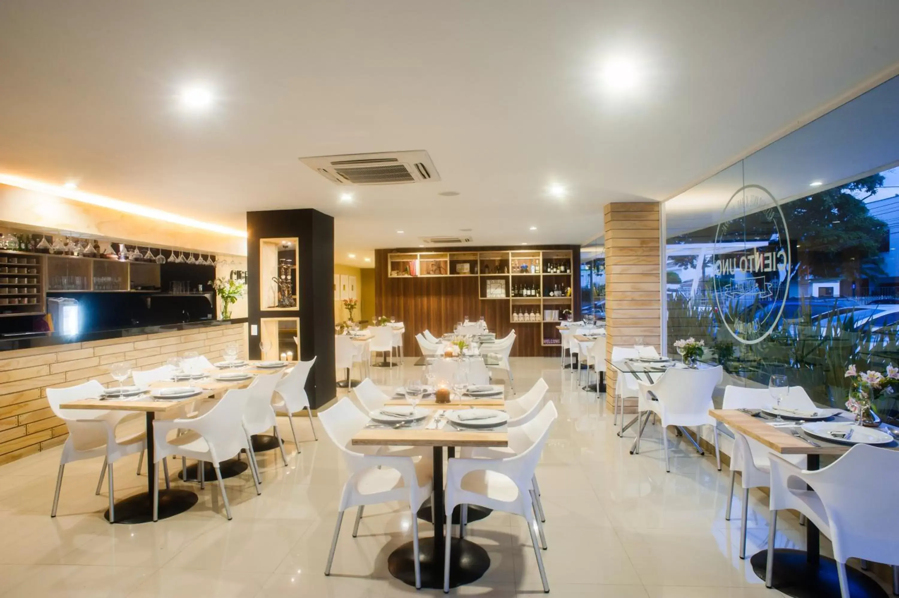 Restaurant/Places to Eat in Hotel MS Ciudad Jardin Plus