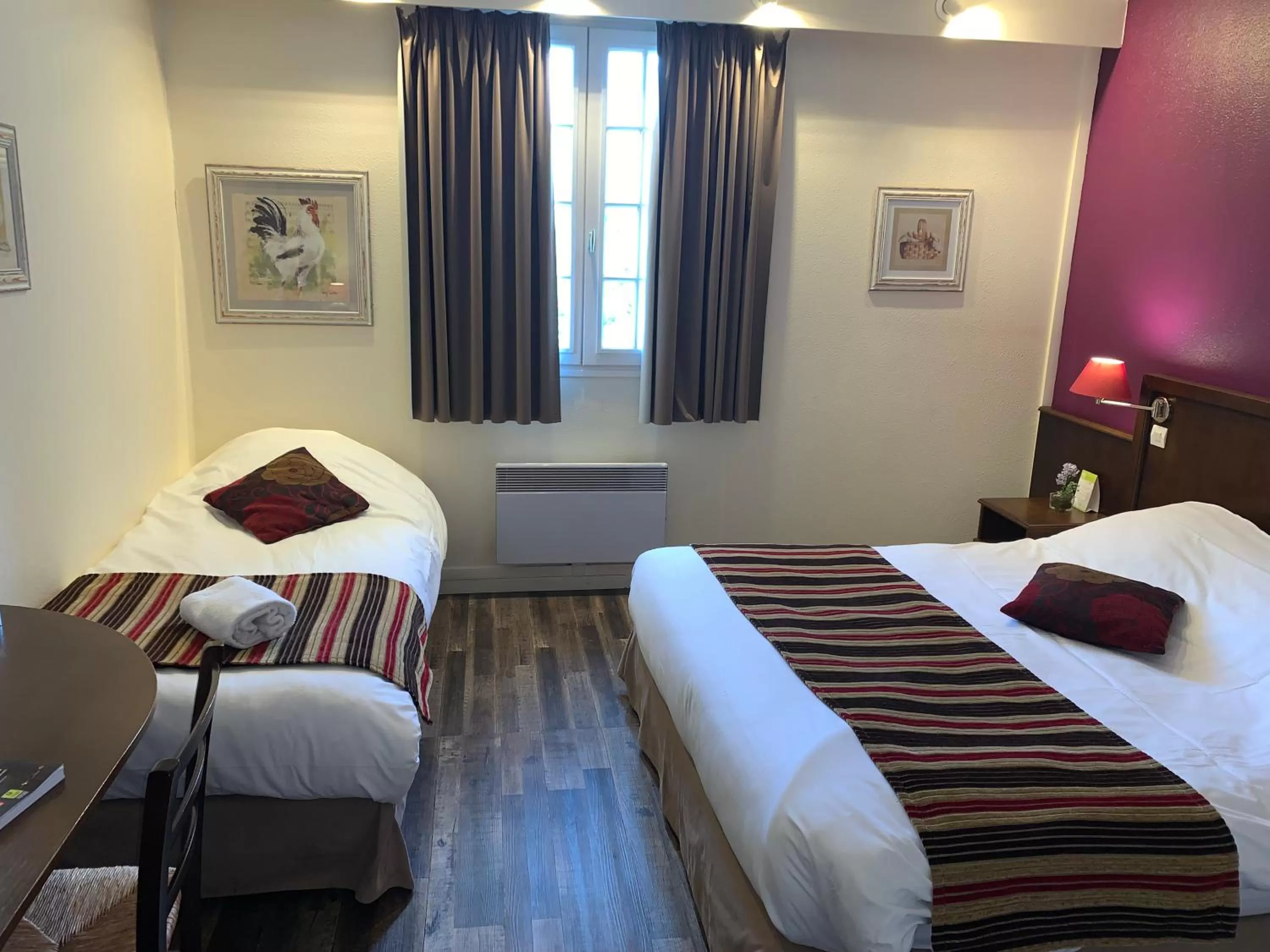 Bed in Logis Hôtel Les Nymphéas