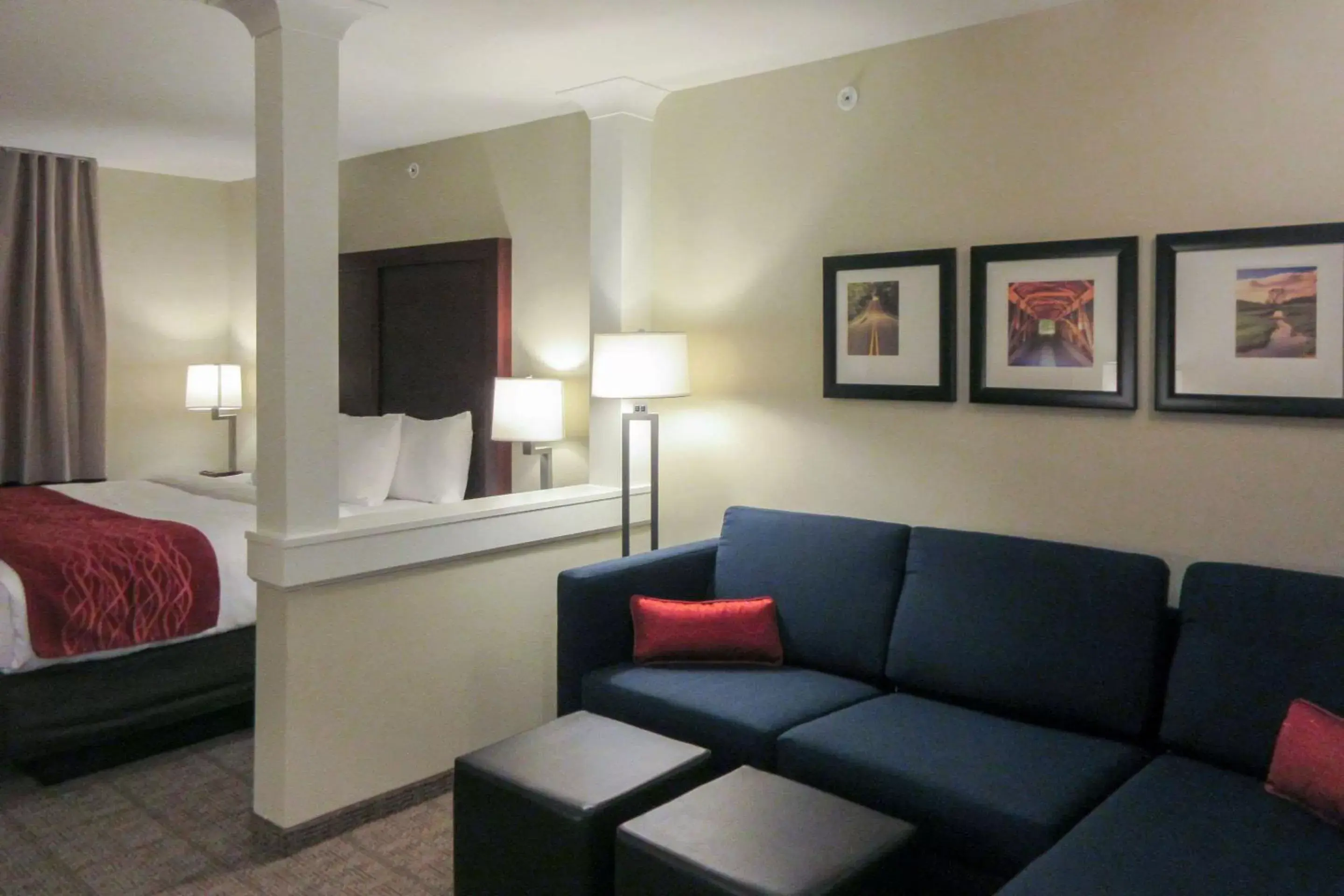 Photo of the whole room, Seating Area in Comfort Inn & Suites