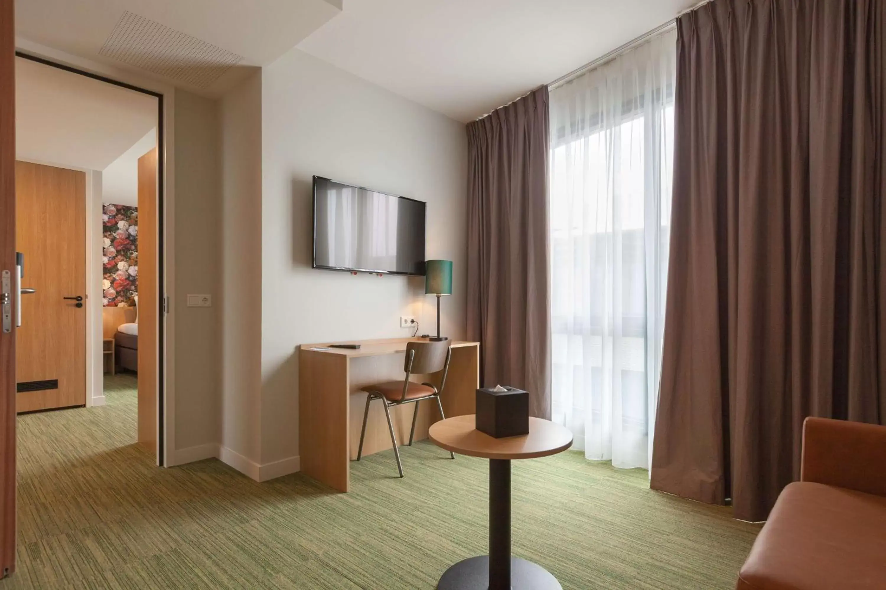Photo of the whole room, TV/Entertainment Center in Best Western Plus Hotel Amstelveen