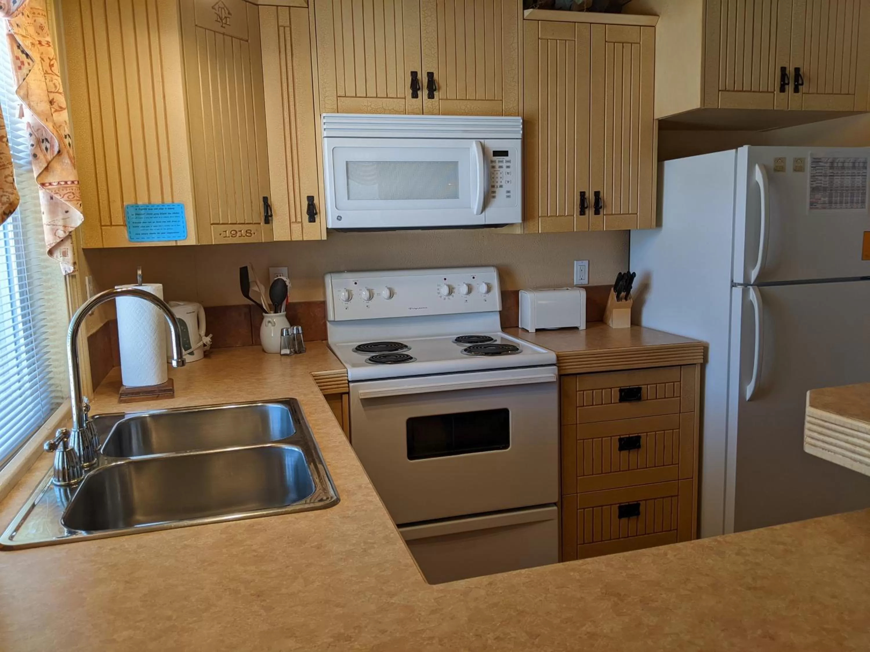 Kitchen or kitchenette in Third Mission Heritage Suites