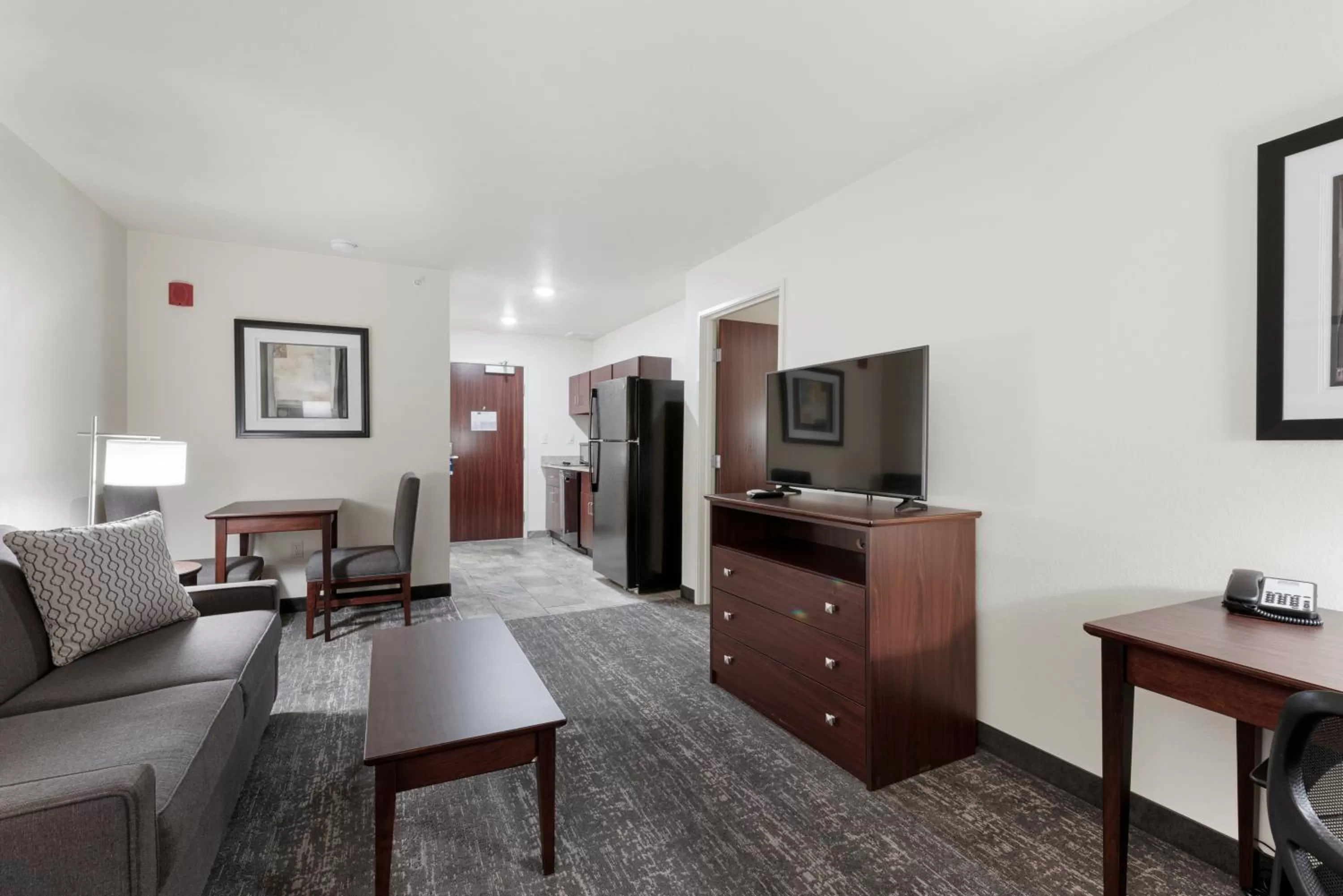 TV and multimedia in Cobblestone Hotel & Suites - Urbana