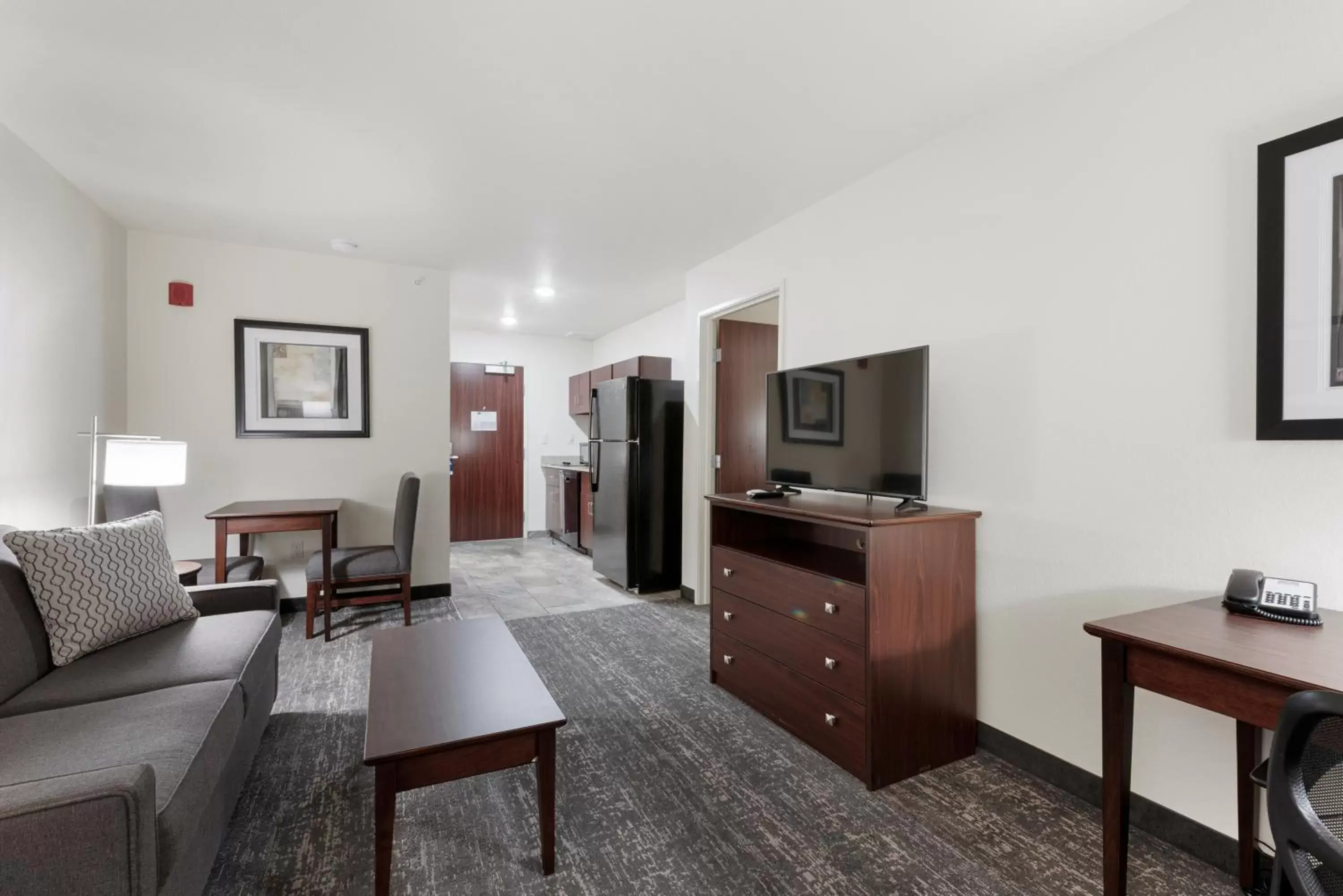 TV and multimedia, TV/Entertainment Center in Cobblestone Hotel & Suites - Urbana