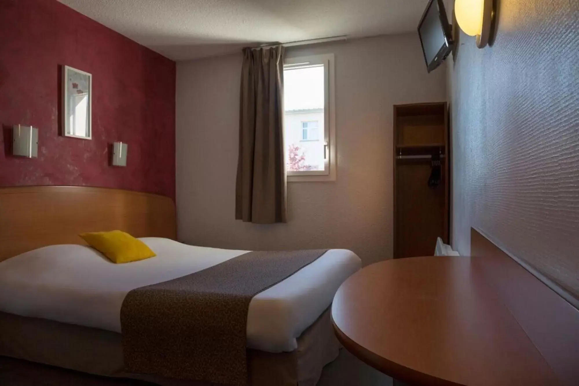 Photo of the whole room in The Originals City, Hotel Novella Confort, Nantes Est