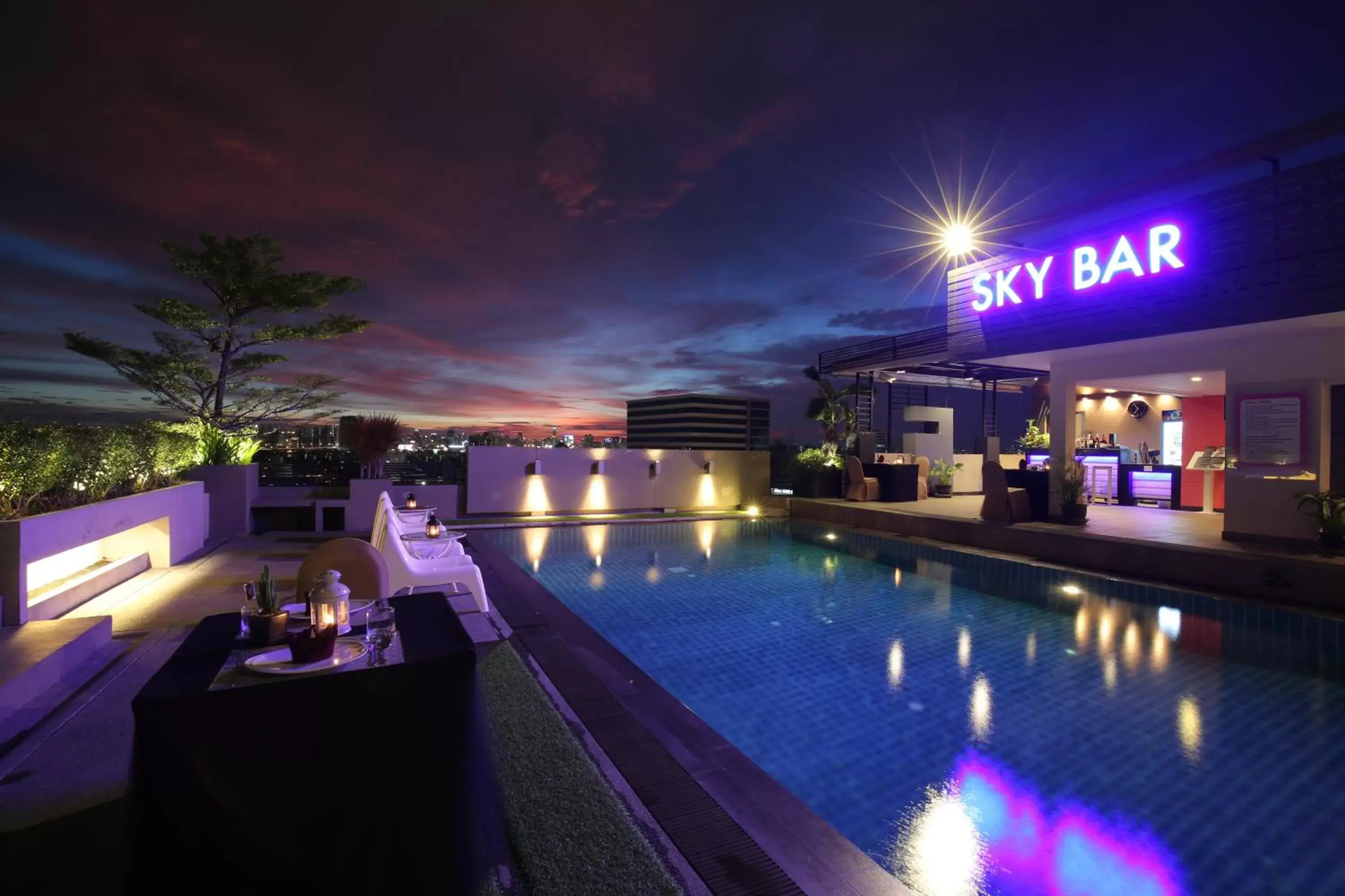 Lounge or bar, Swimming Pool in Bangkok Inter Place Hotel