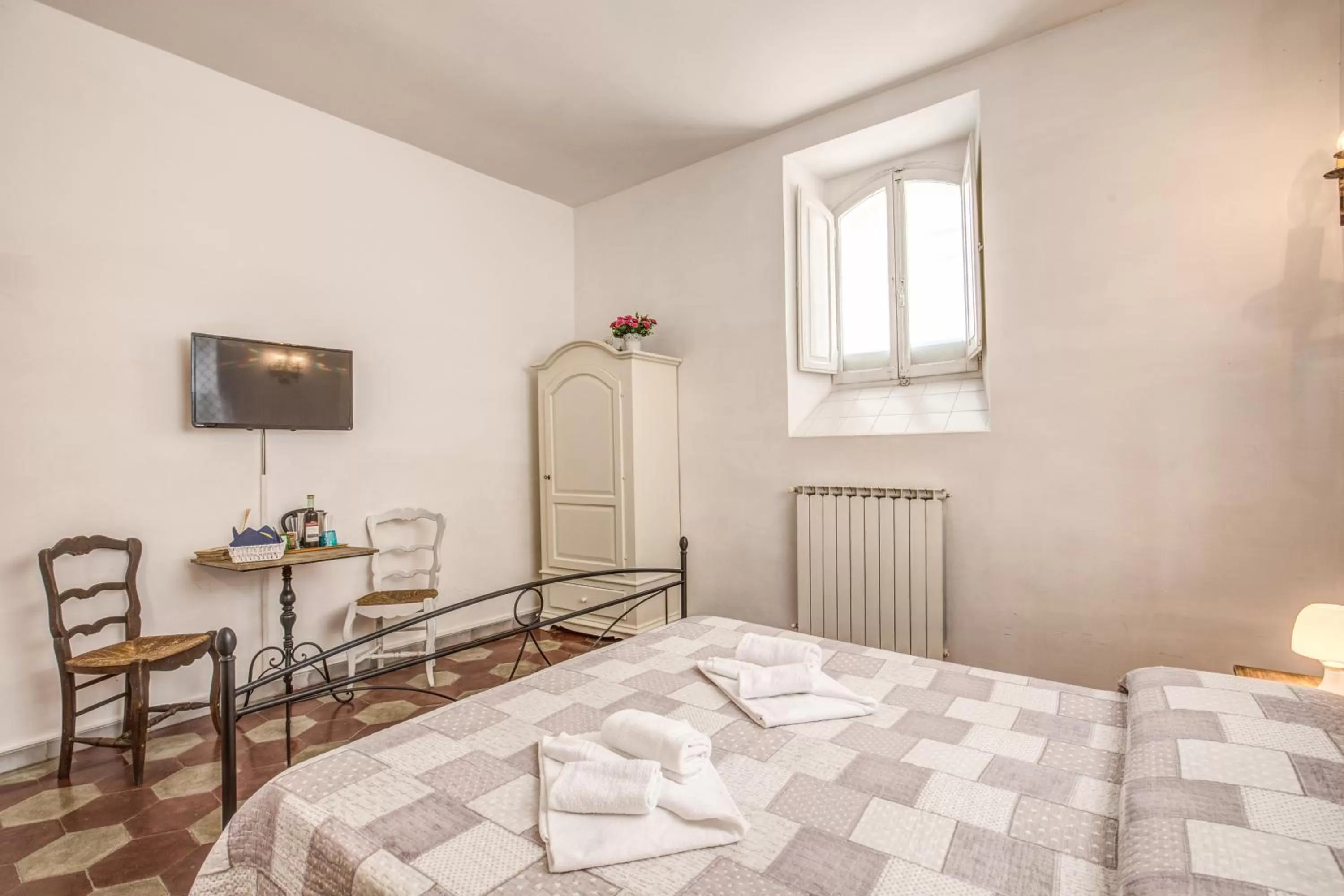 TV and multimedia, Bed in Relais La Torretta