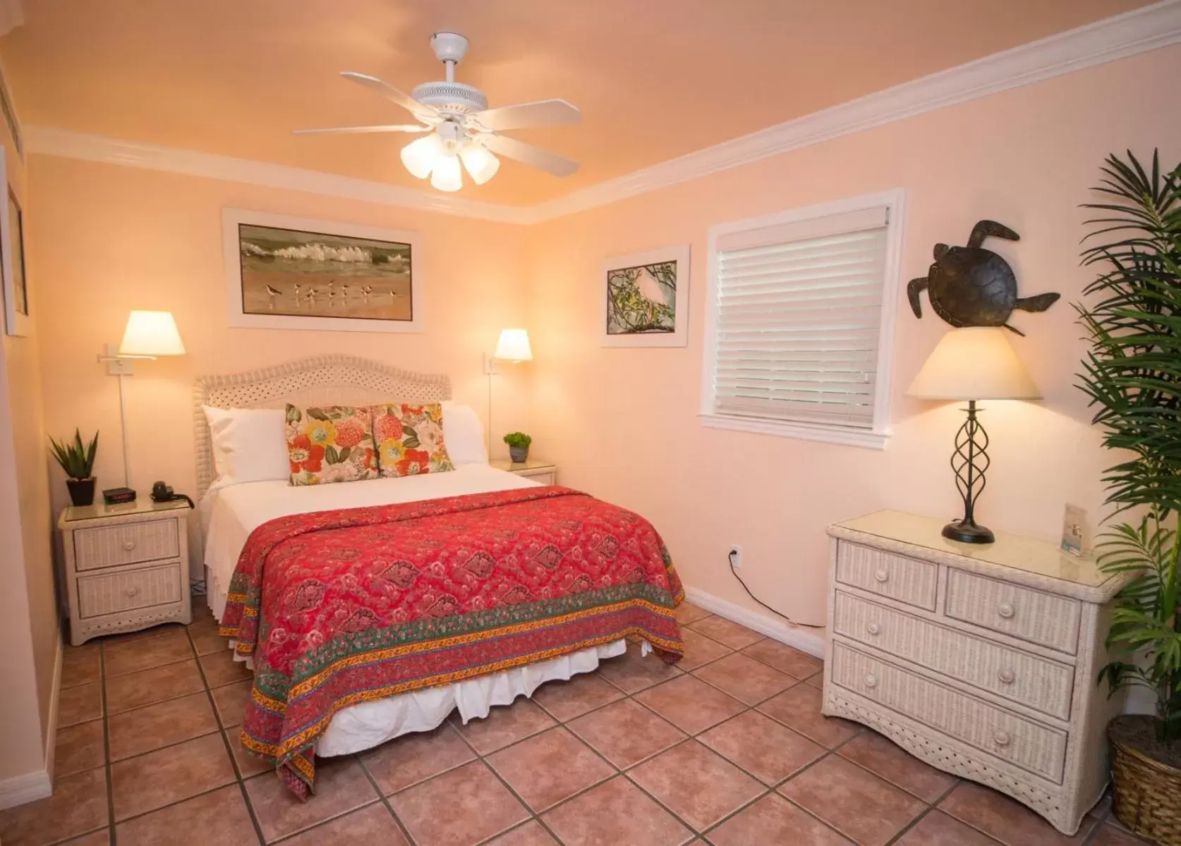 Bed in Tropic Isle At Anna Maria Island Inn