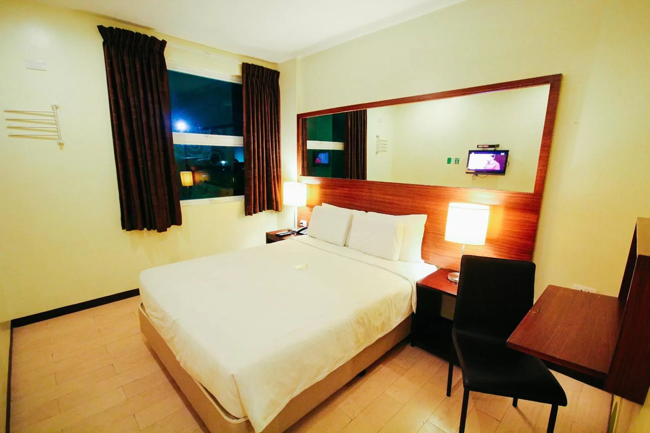 Bedroom, Bed in Go Hotels Bacolod