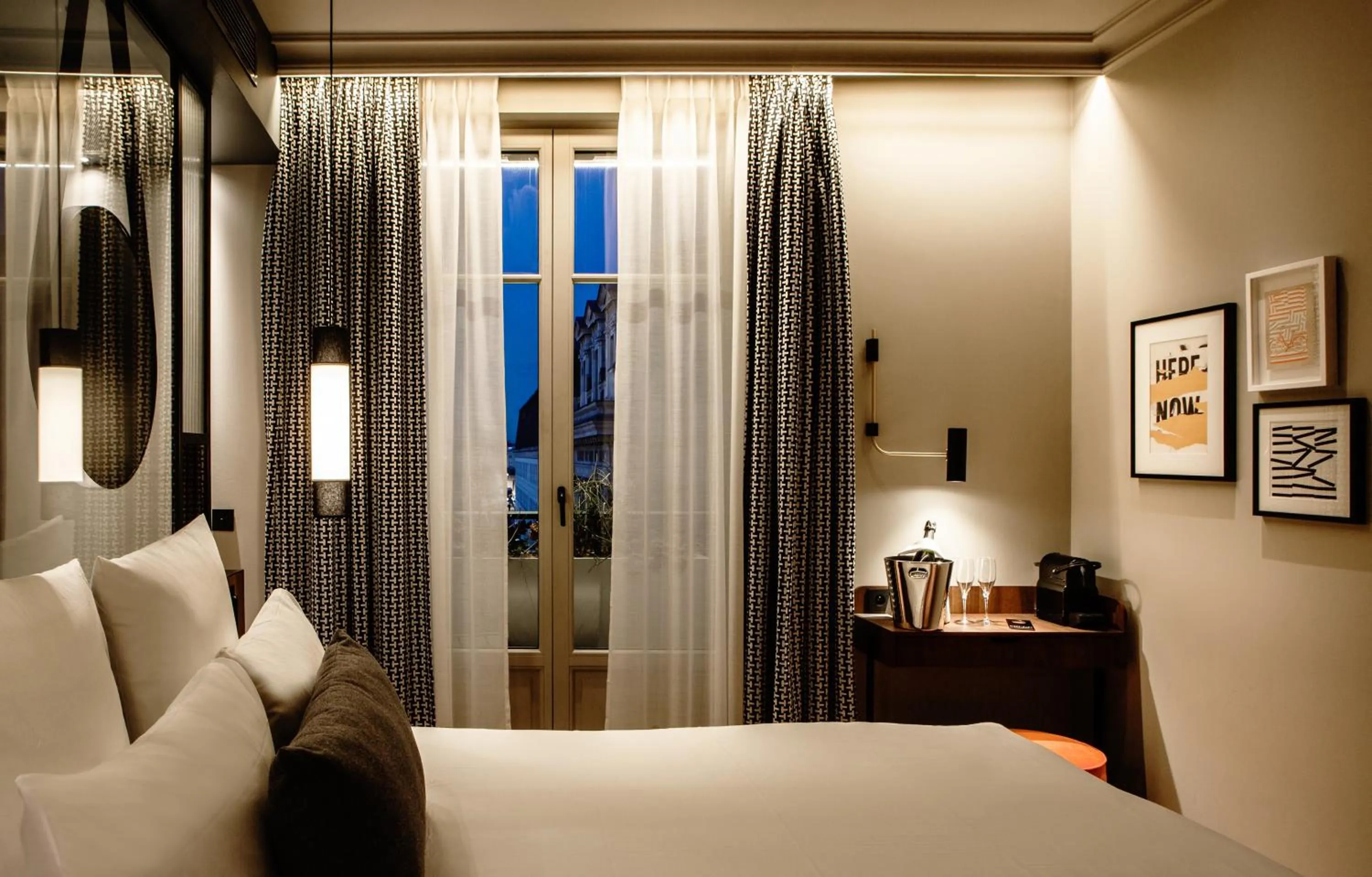 Bed in ibis Styles Paris Gare du Nord TGV