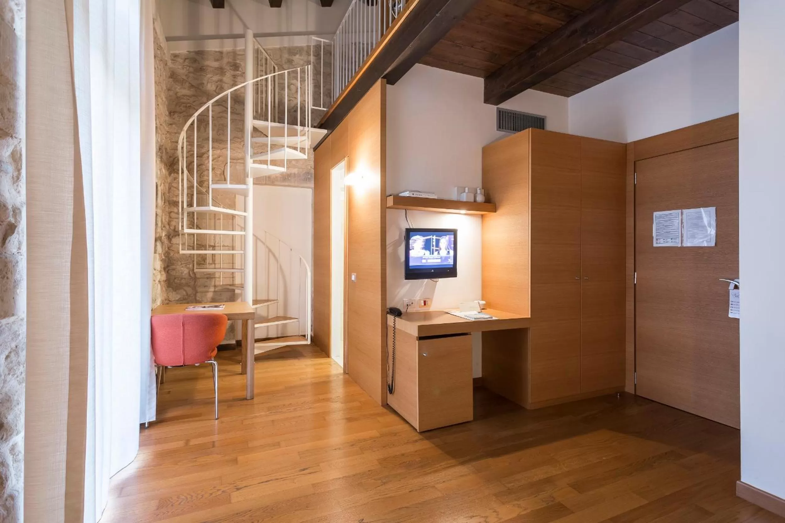 TV and multimedia in Hotel Villa Carlotta