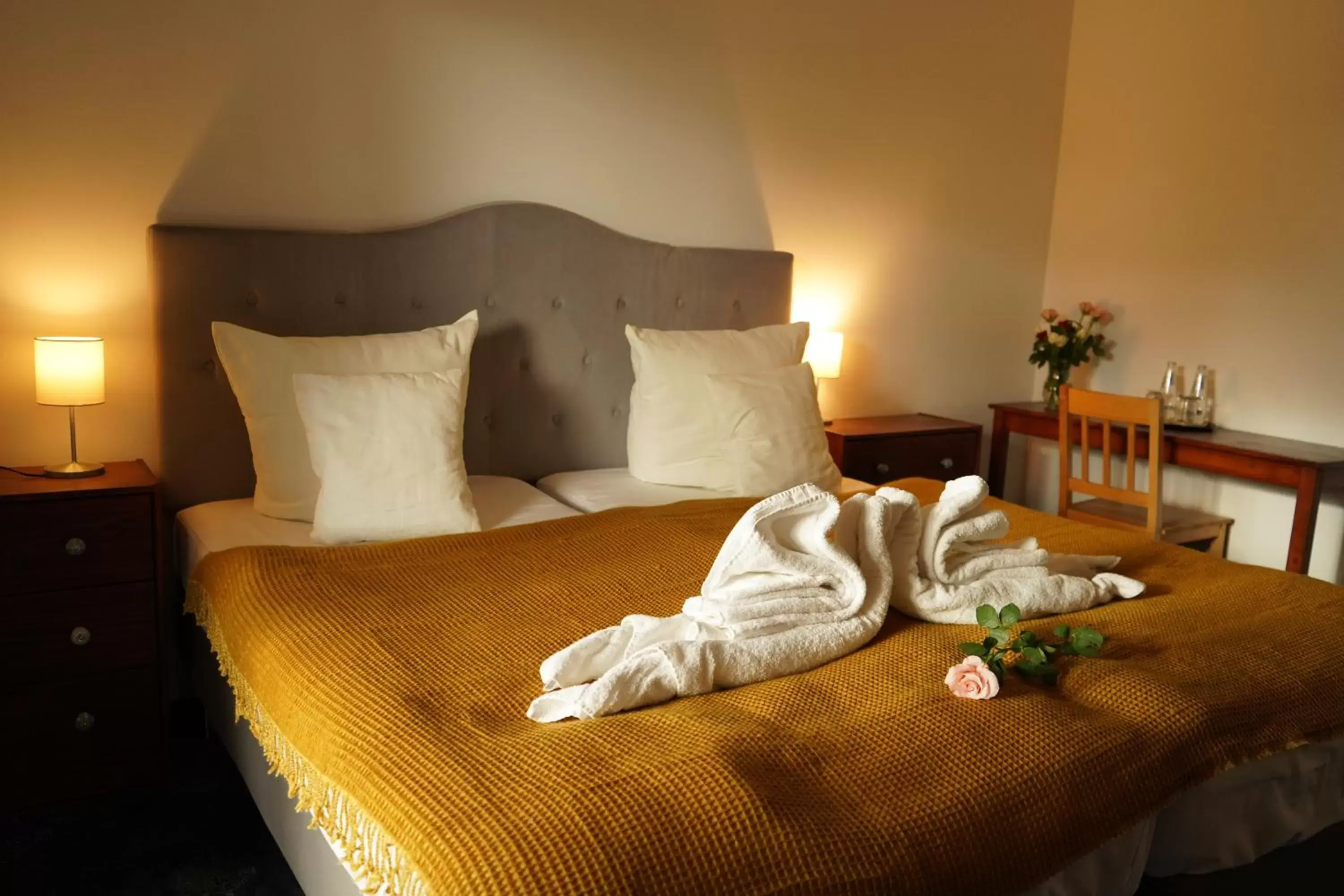 Bed in Riverside Inn Bed in Riverside Inn