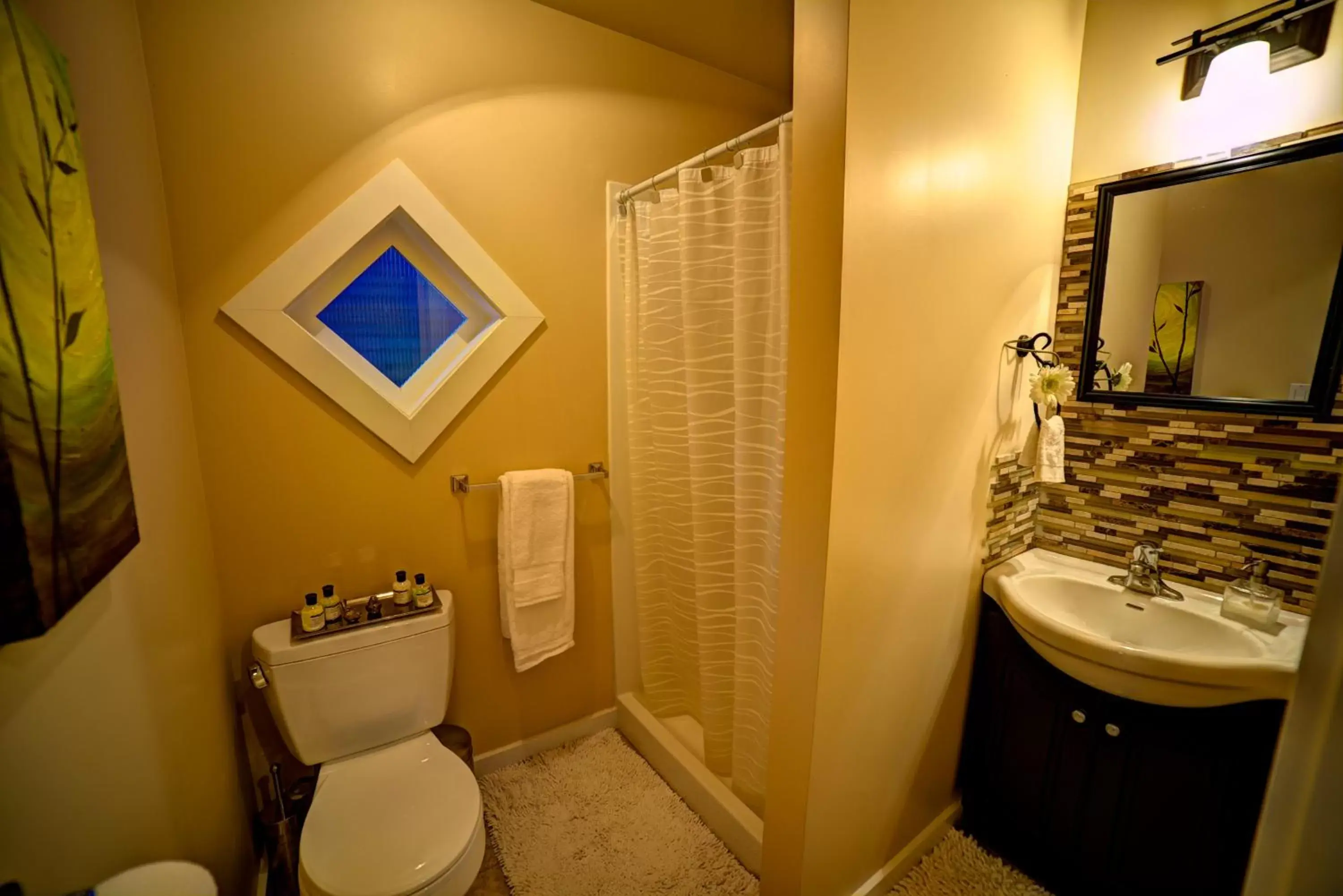 Shower, Bathroom in Shawnigan Suite B & B