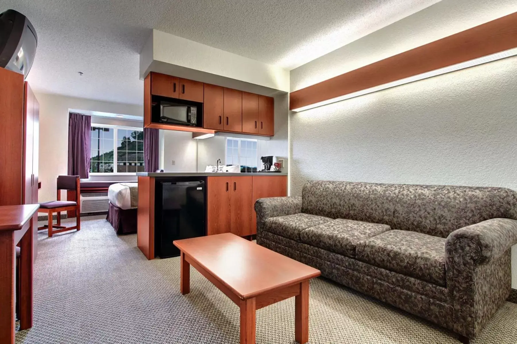 Bedroom, Lounge/Bar in Microtel Inn & Suites by Wyndham Bridgeport