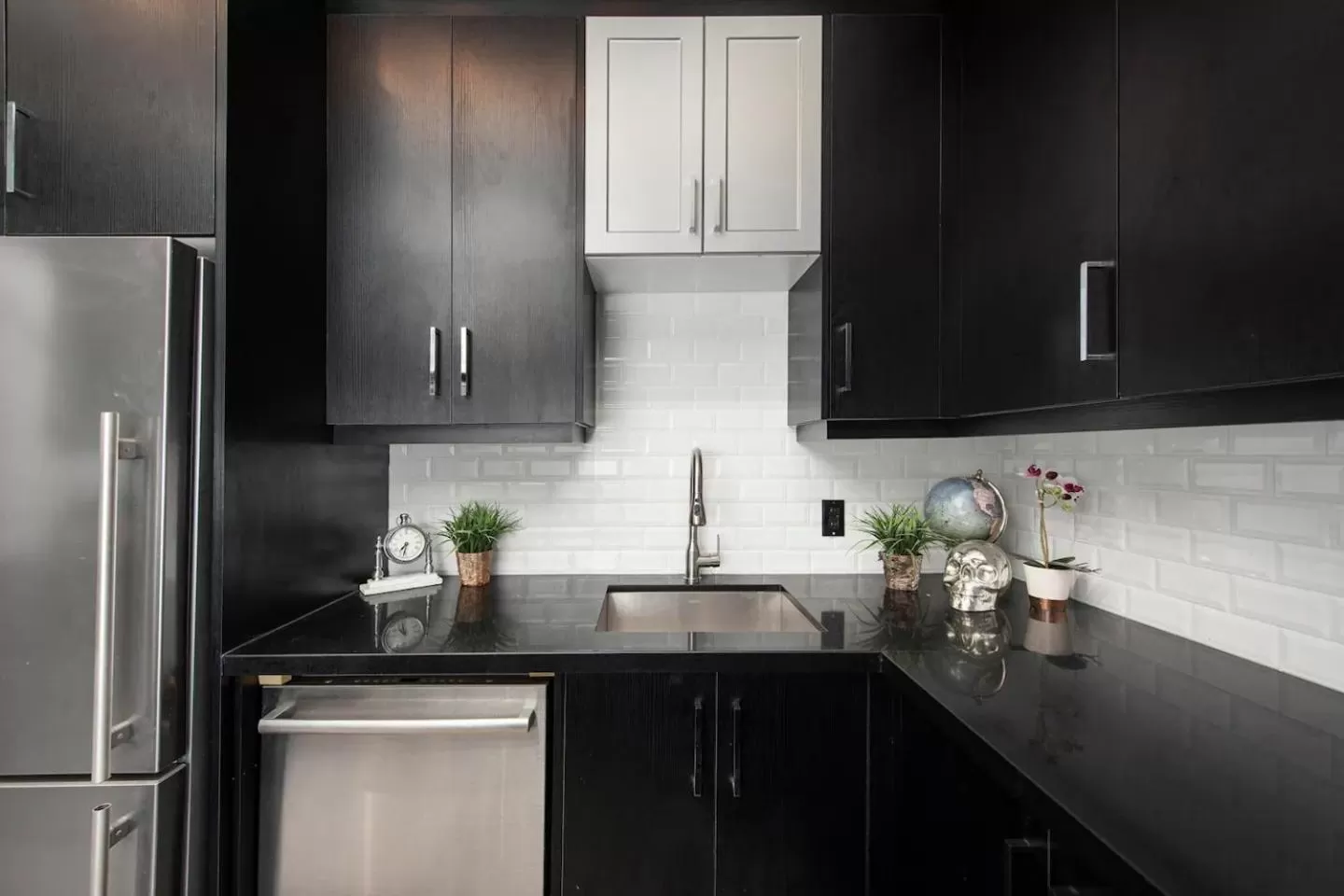 Kitchen/Kitchenette in Queen Street Lofts