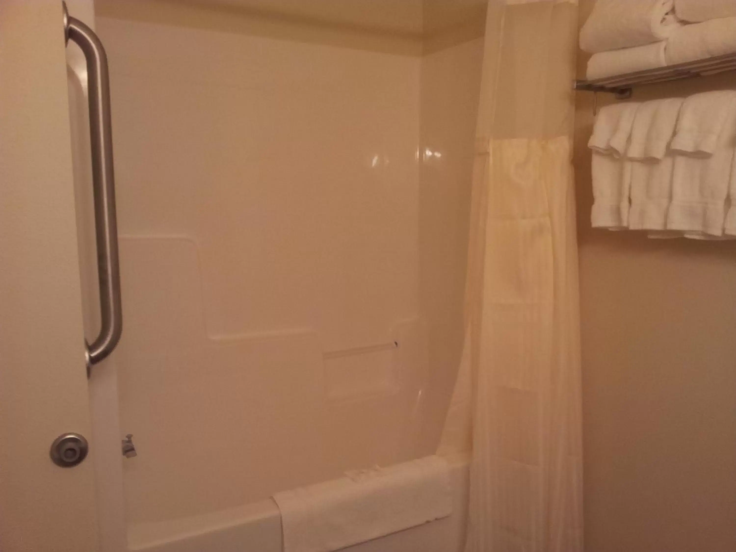 Shower, Bathroom in Extended Stay Americas Suites - Minot