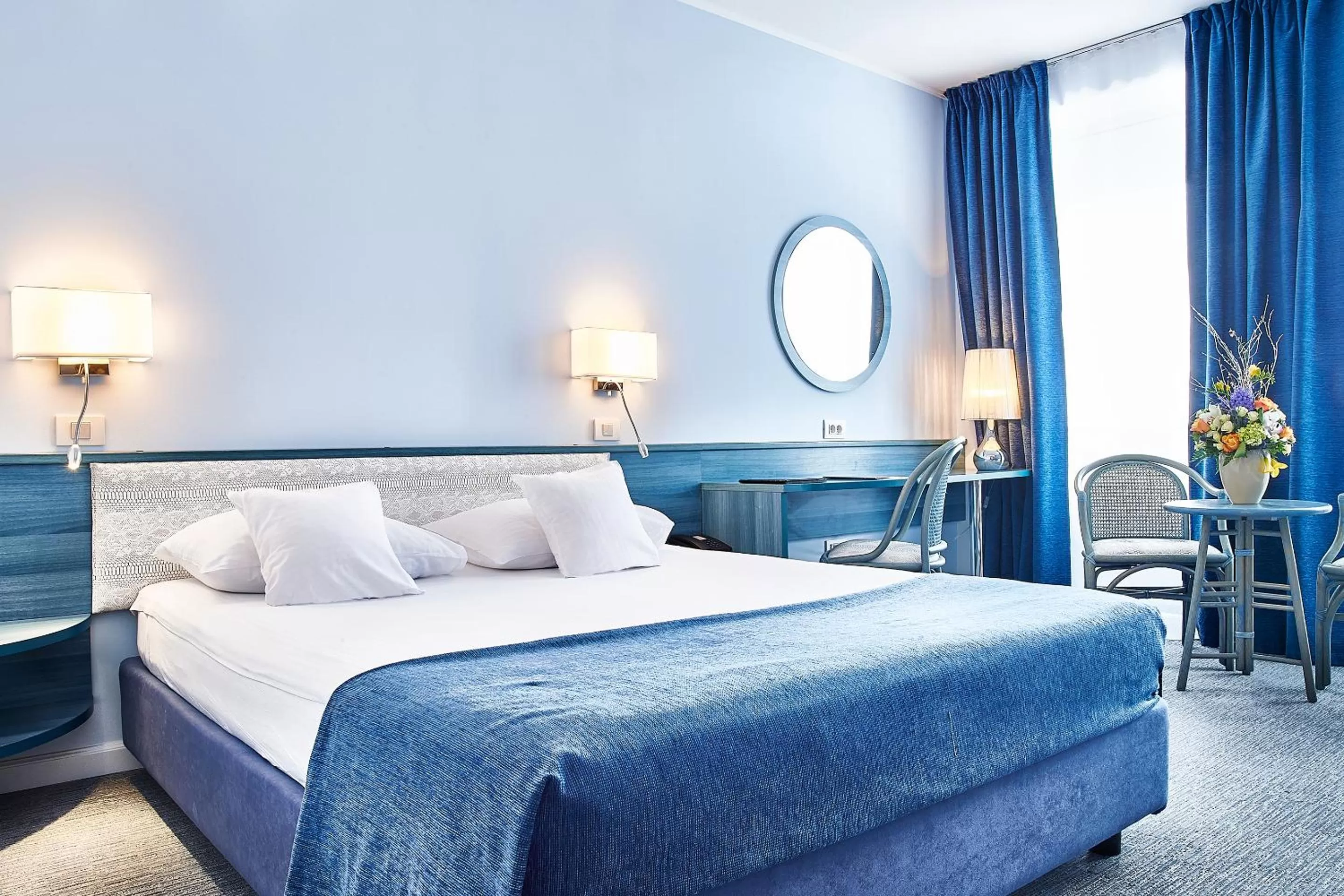 Photo of the whole room, Bed in Continental Forum Arad