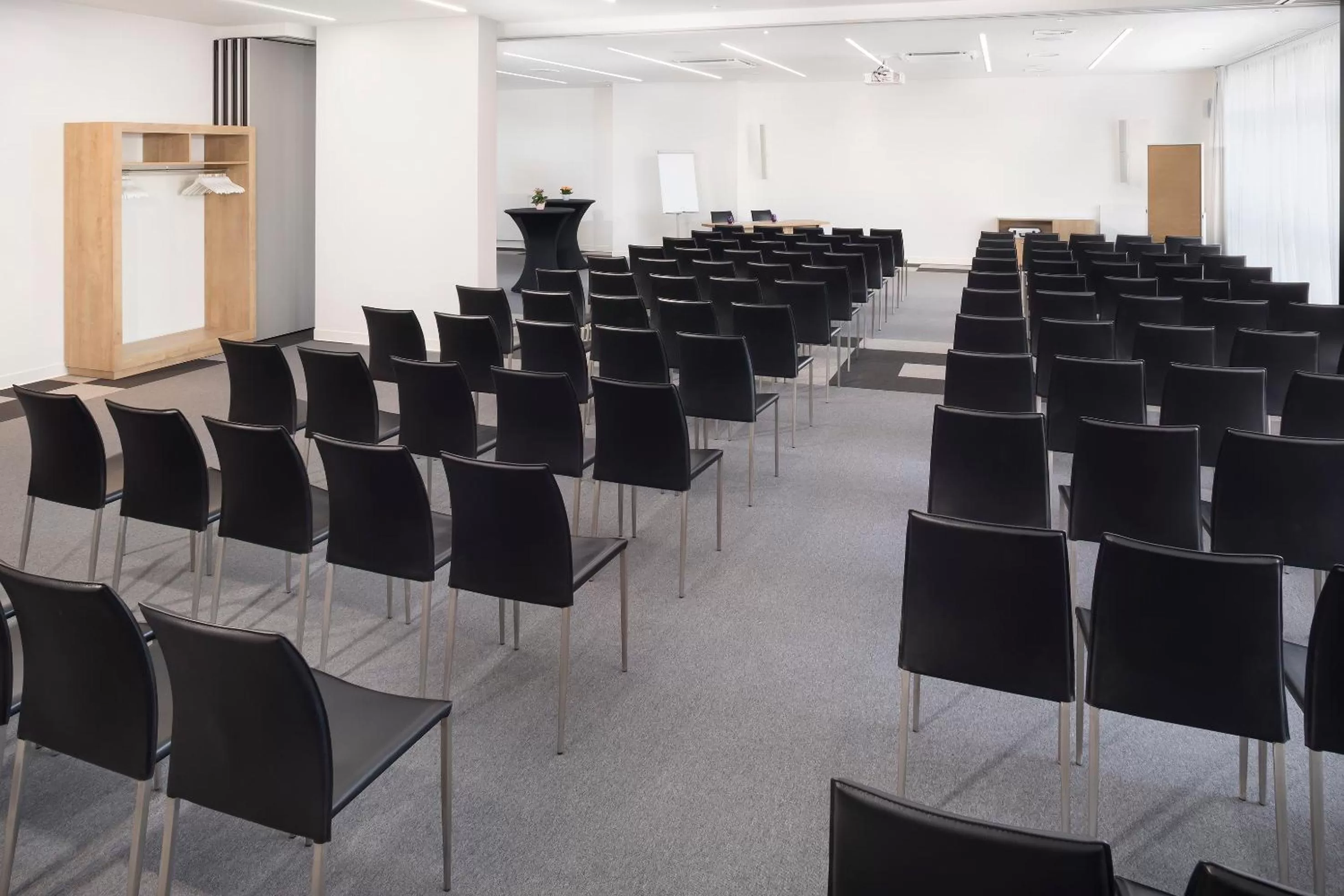 Meeting/conference room in INNSiDE by Meliá Hamburg Hafen