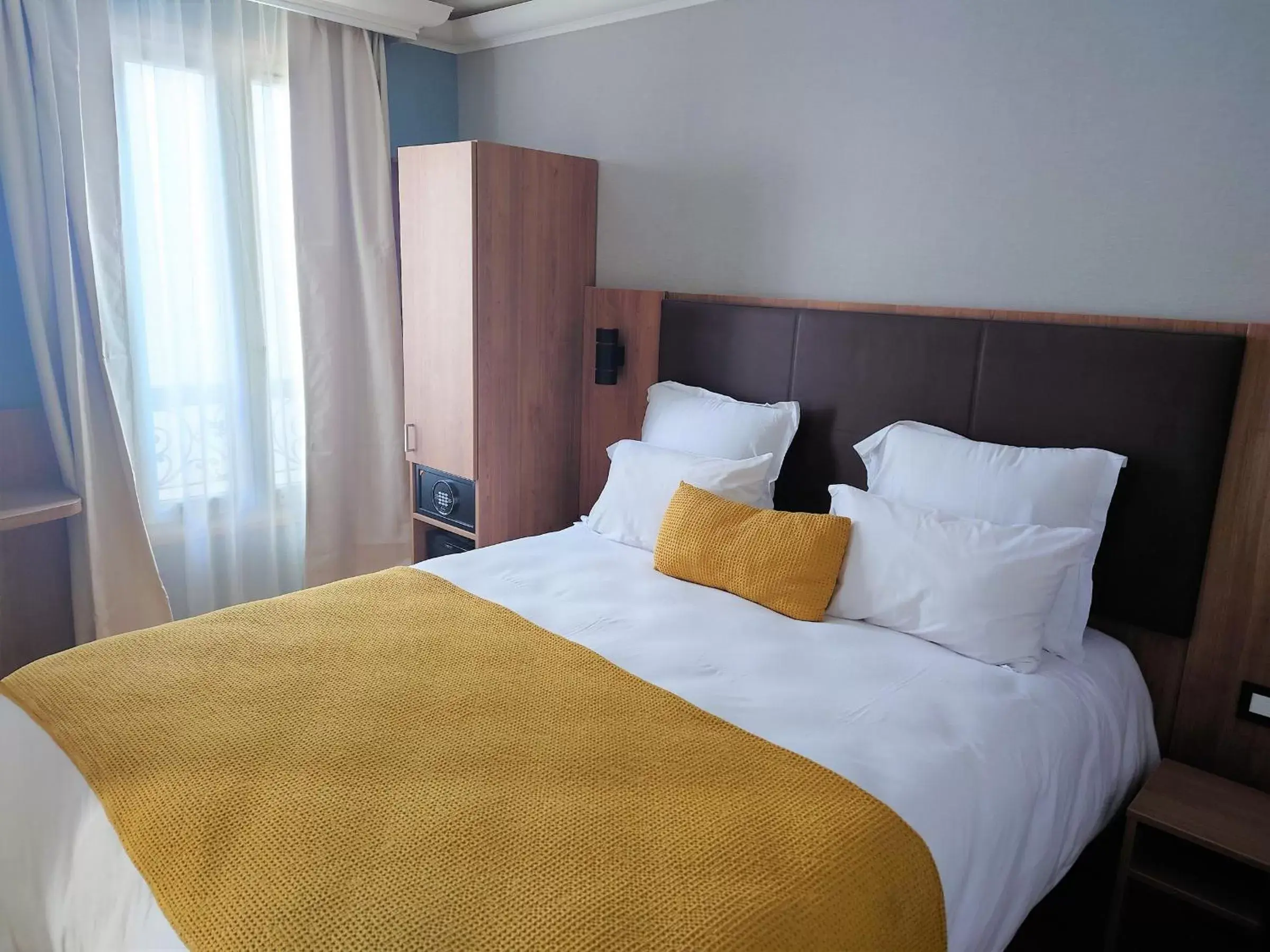 Twin Room in Hotel Cactus Twin Room in Hotel Cactus