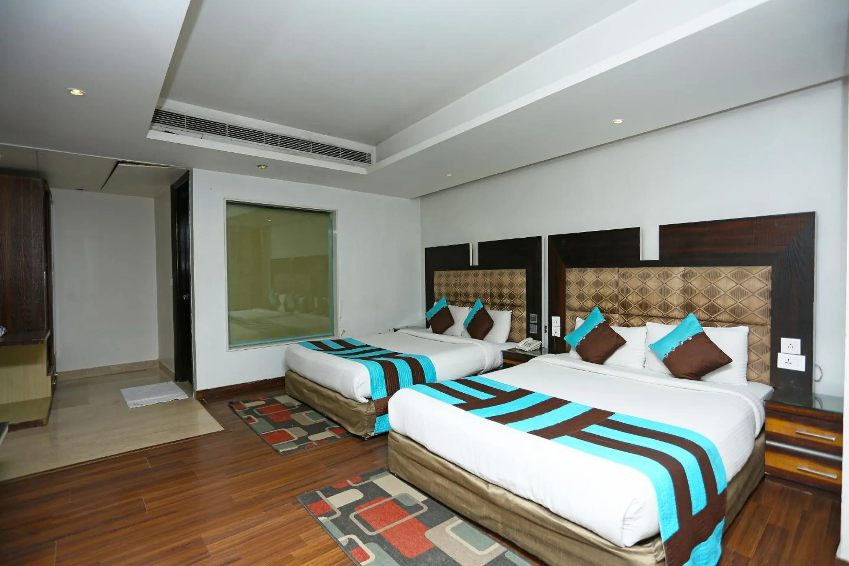 Bedroom, Bed in Hotel Uppal International - New Delhi Railway Station - Paharganj