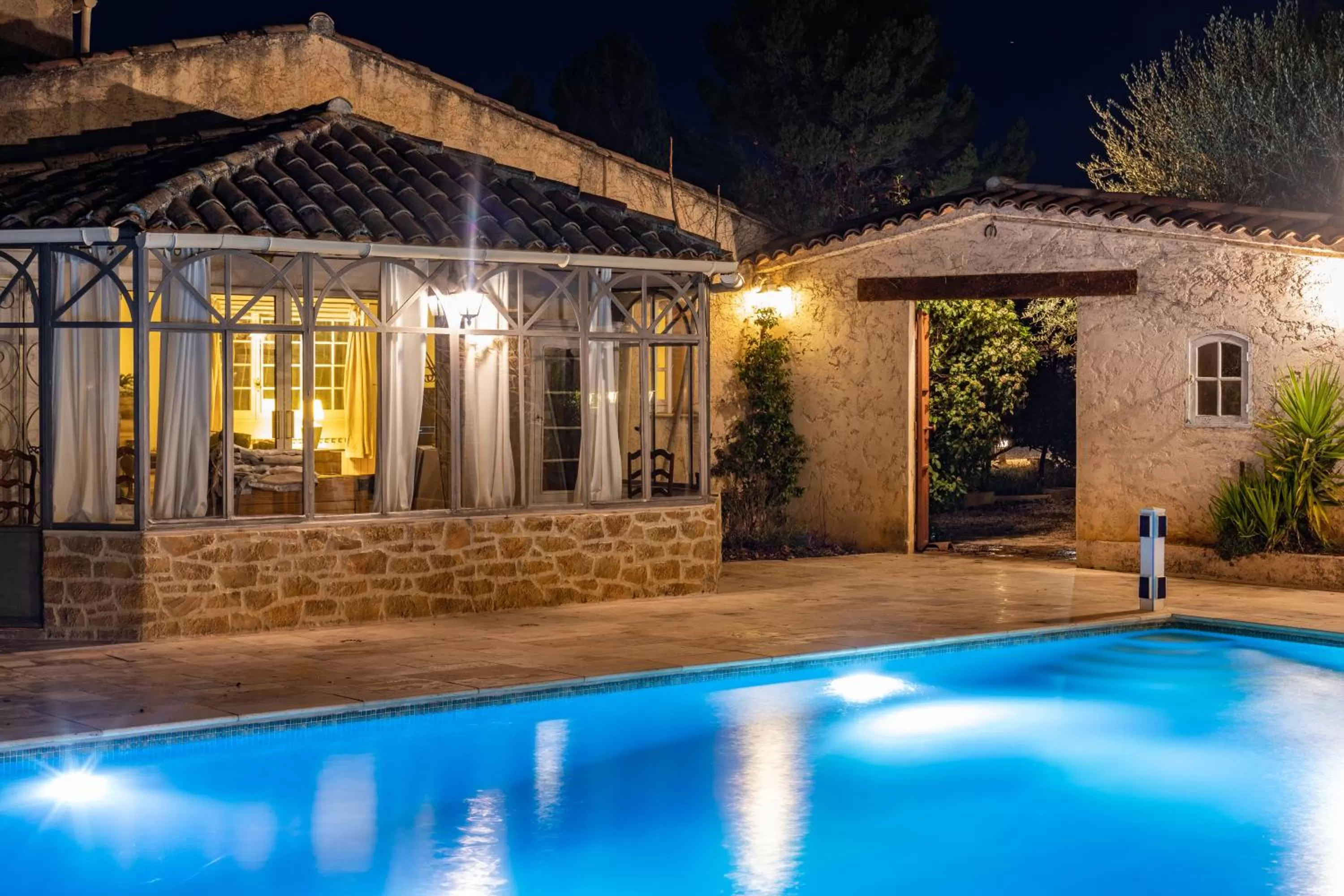 Night, Property Building in La Bastide du Mûrier