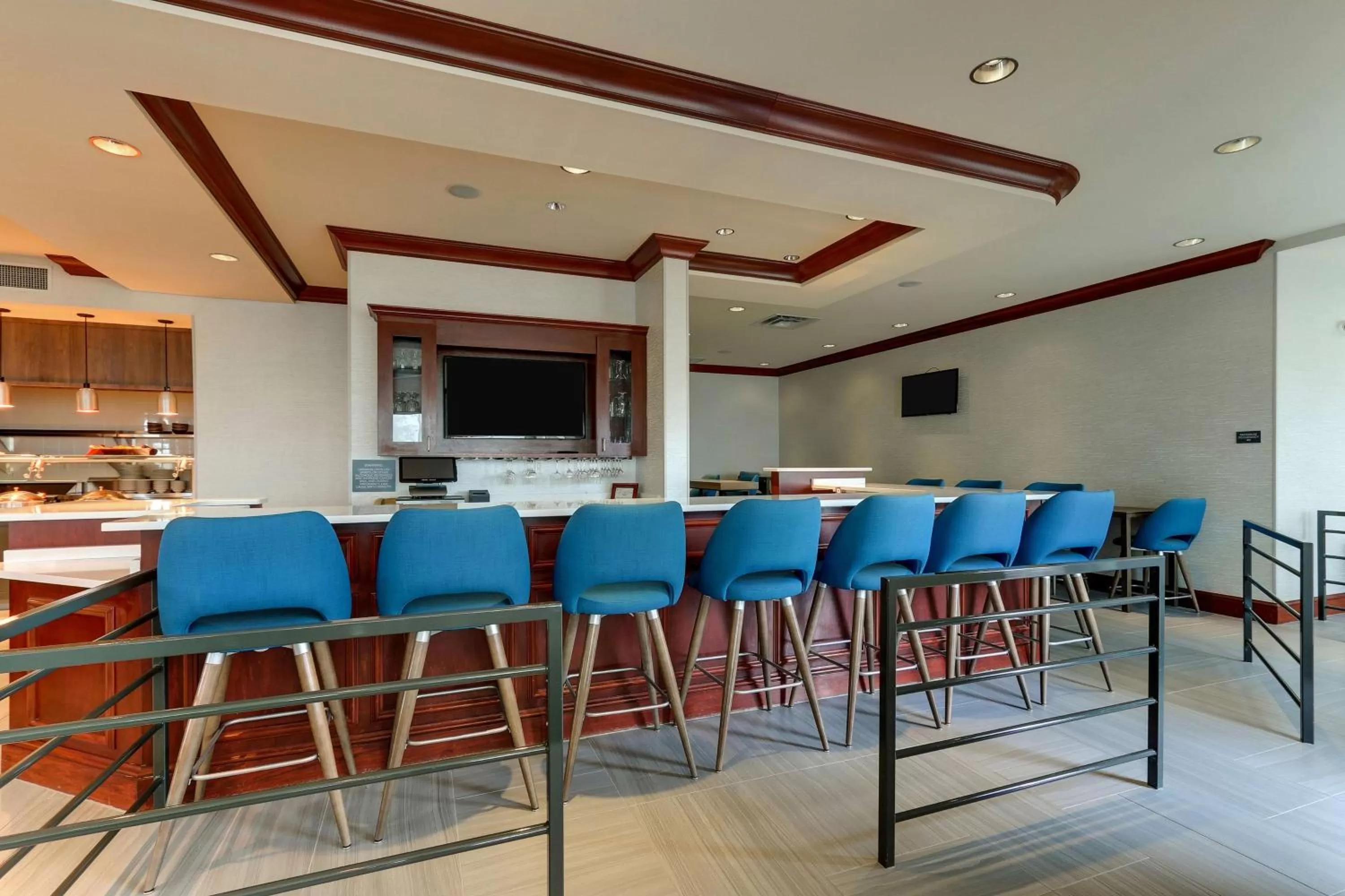 Lounge or bar in Hilton Garden Inn Indianapolis Airport