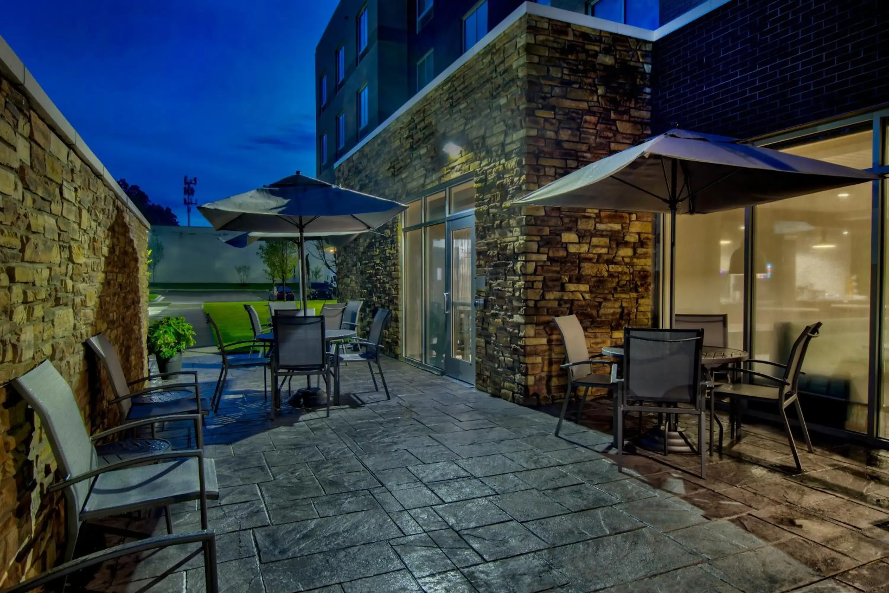 Property building, Patio/Outdoor Area in Fairfield by Marriott Inn & Suites Rochester Hills