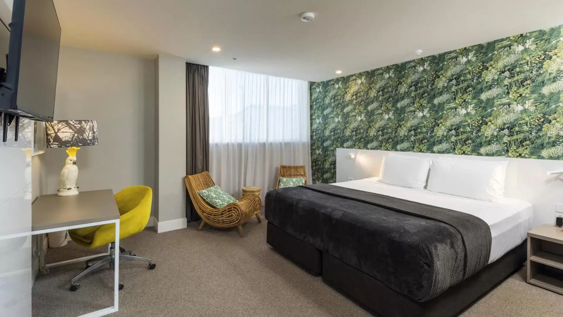 Facility for disabled guests, Bed in Pacific Hotel Cairns