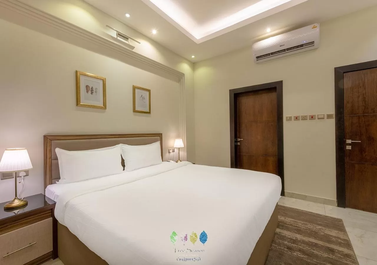 Bed in Tree Season Chalets