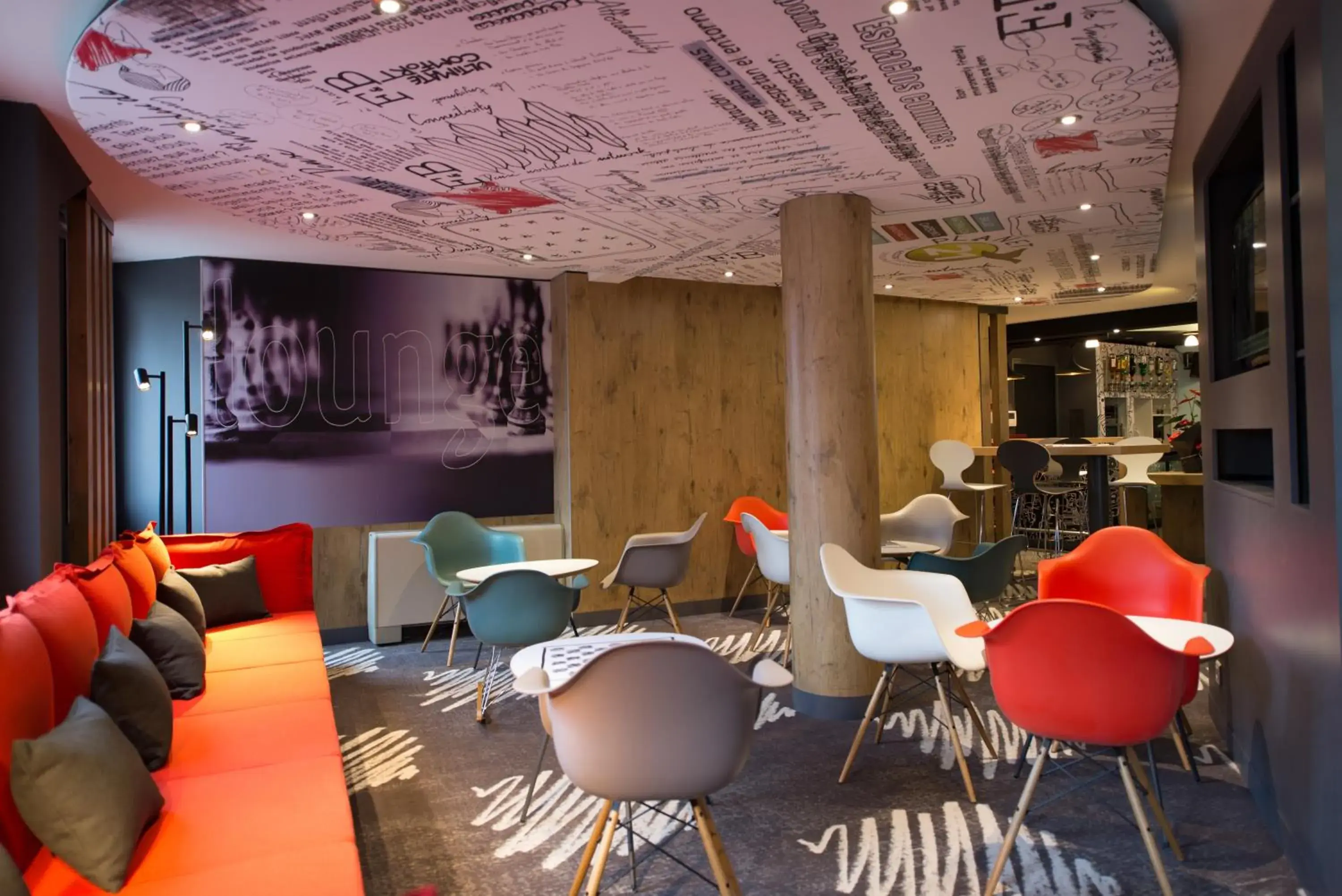 Lobby or reception, Lounge/Bar in ibis Paris Brancion Parc des Expositions 15eme