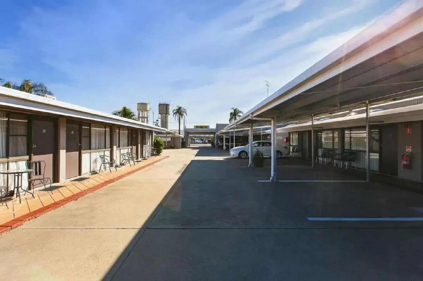 Property Building in The Town House Motor Inn