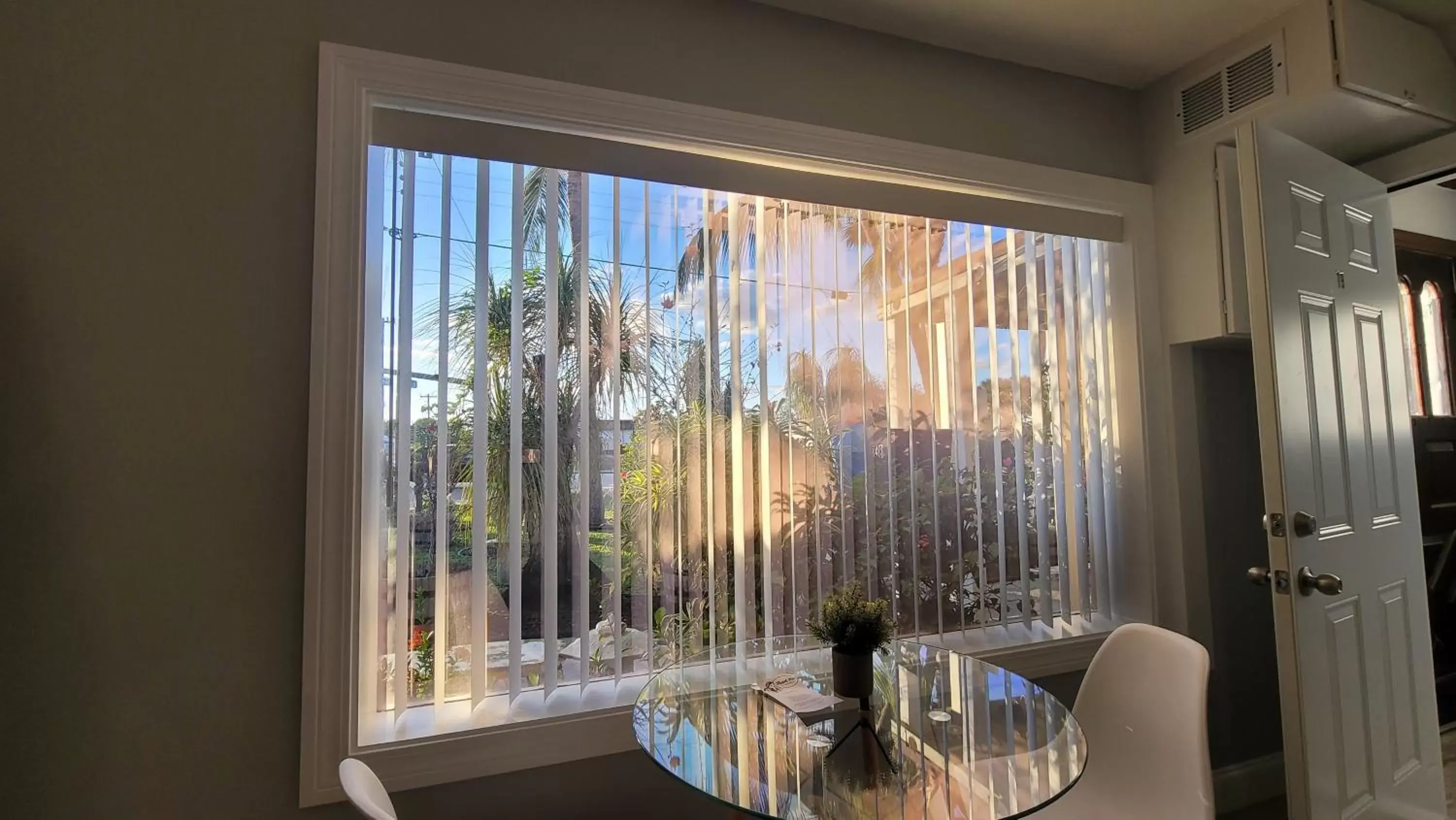 Living room in Barefoot mailman motel Living room in Barefoot mailman motel