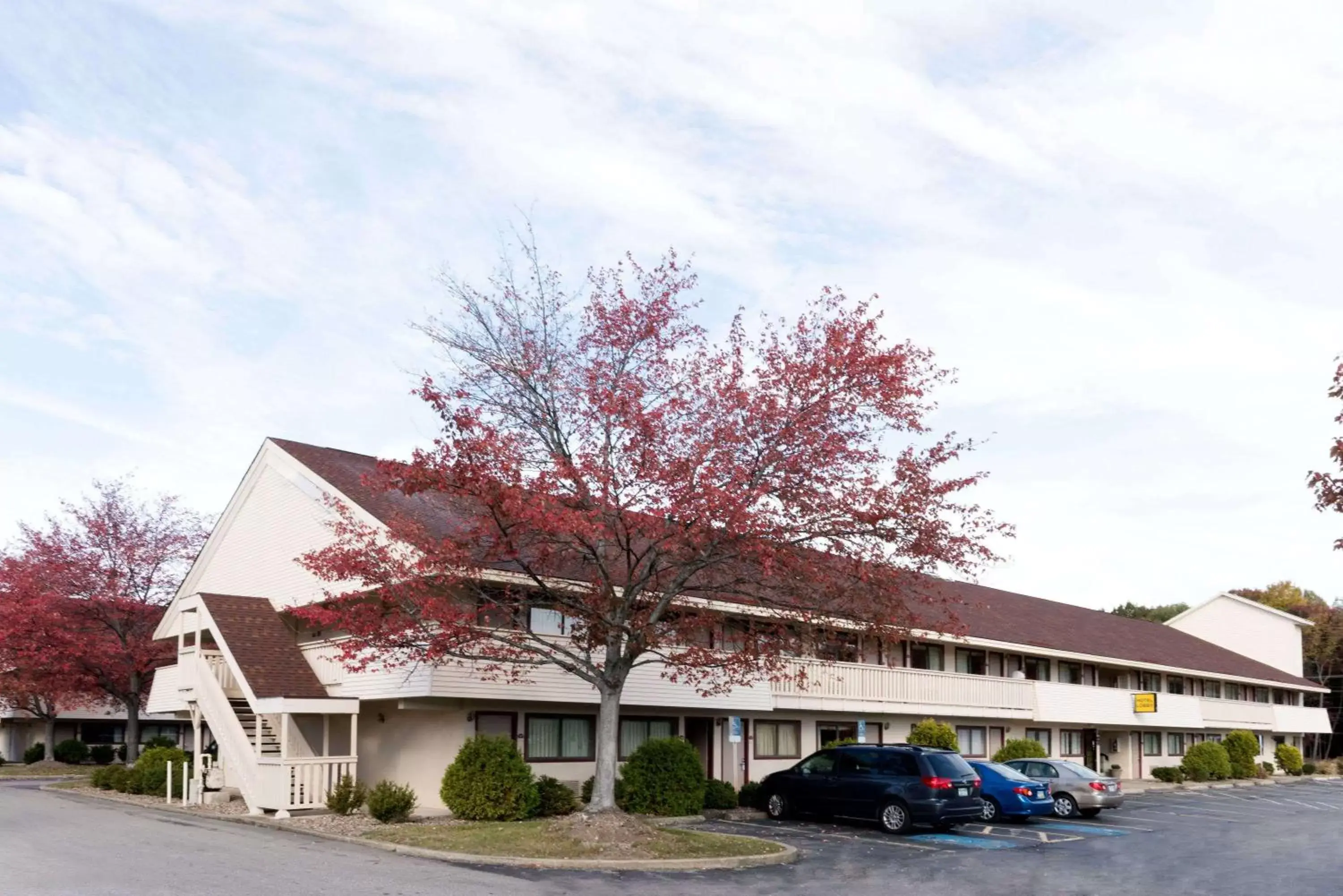 Property Building in Super 8 by Wyndham Strongsville/Cleveland