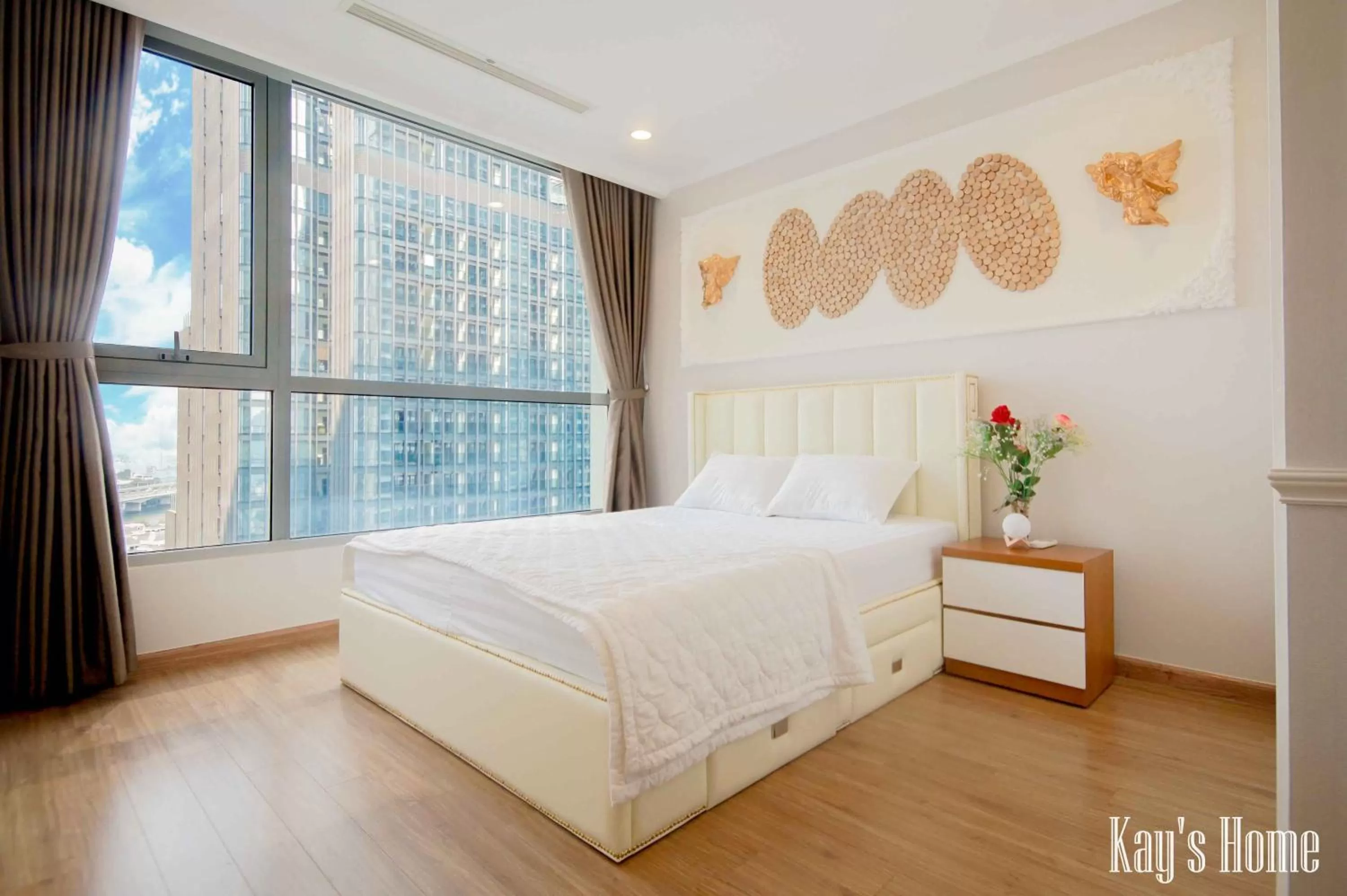Bed in Vinhomes Central Park-Nice Homes