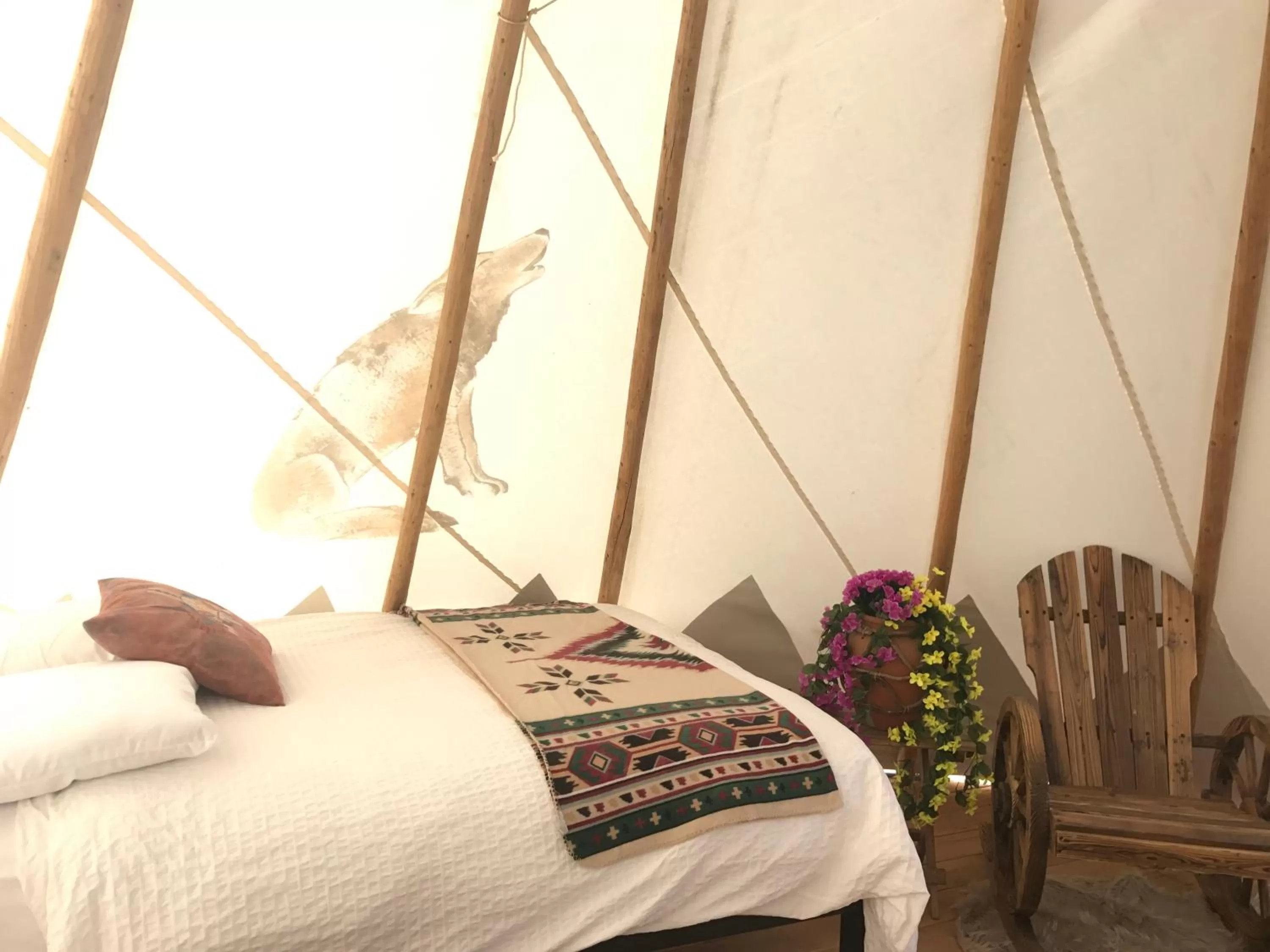 Bed in Olancha RV Park and Motel