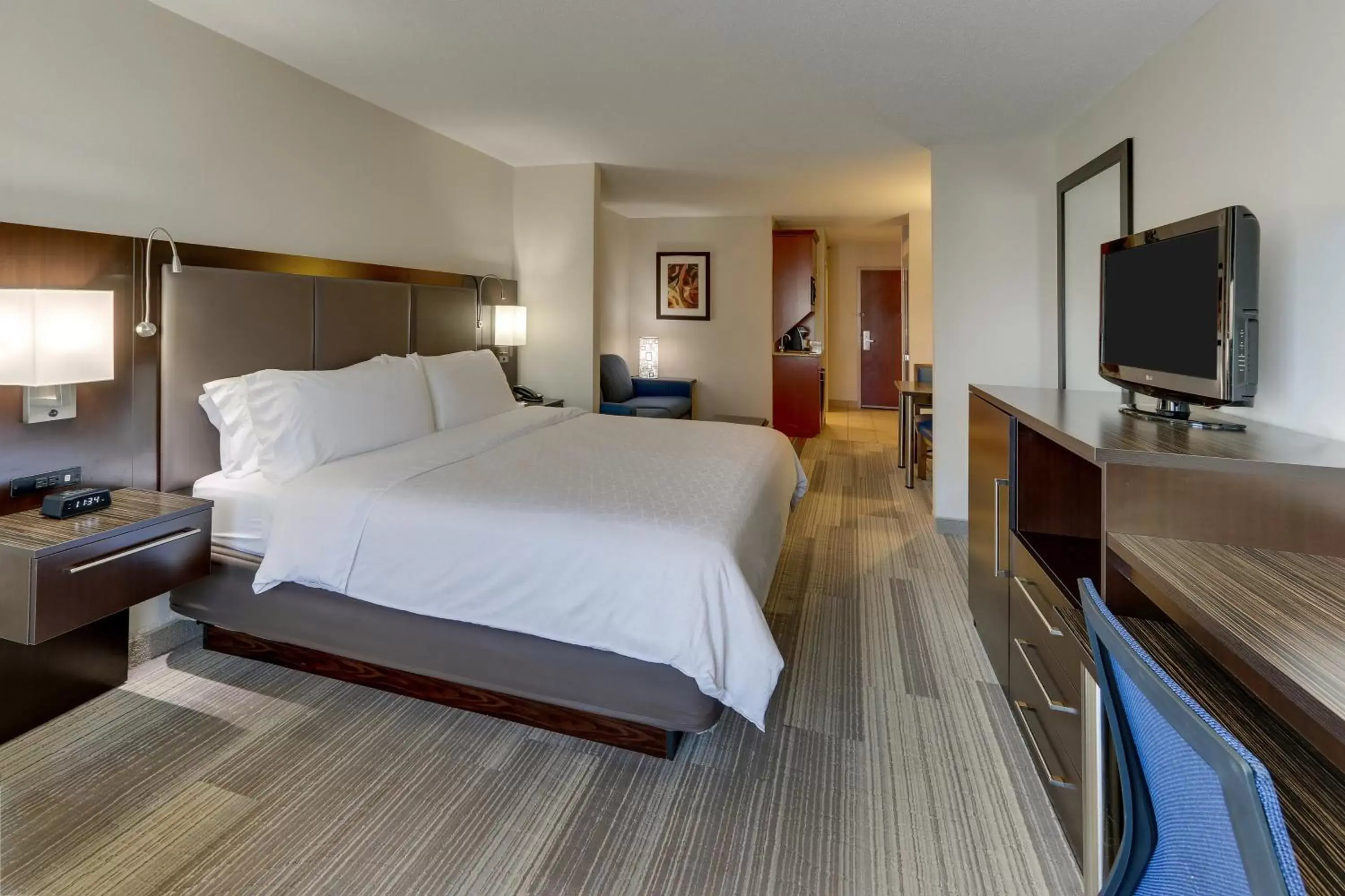 Photo of the whole room, Bed in Holiday Inn Express Hotel & Suites Dayton-Centerville, an IHG Hotel