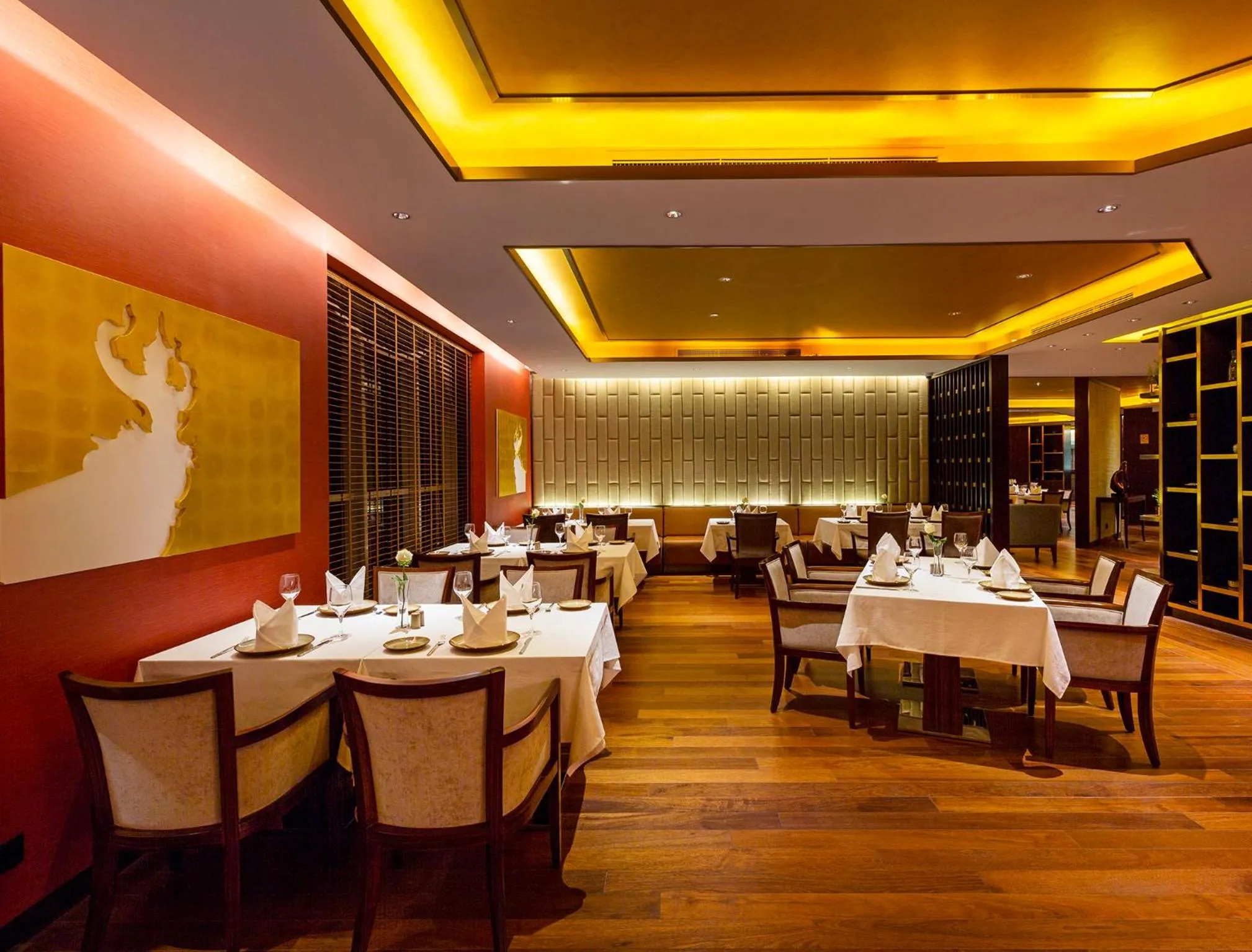 Restaurant/places to eat in Ezdan Palace Hotel