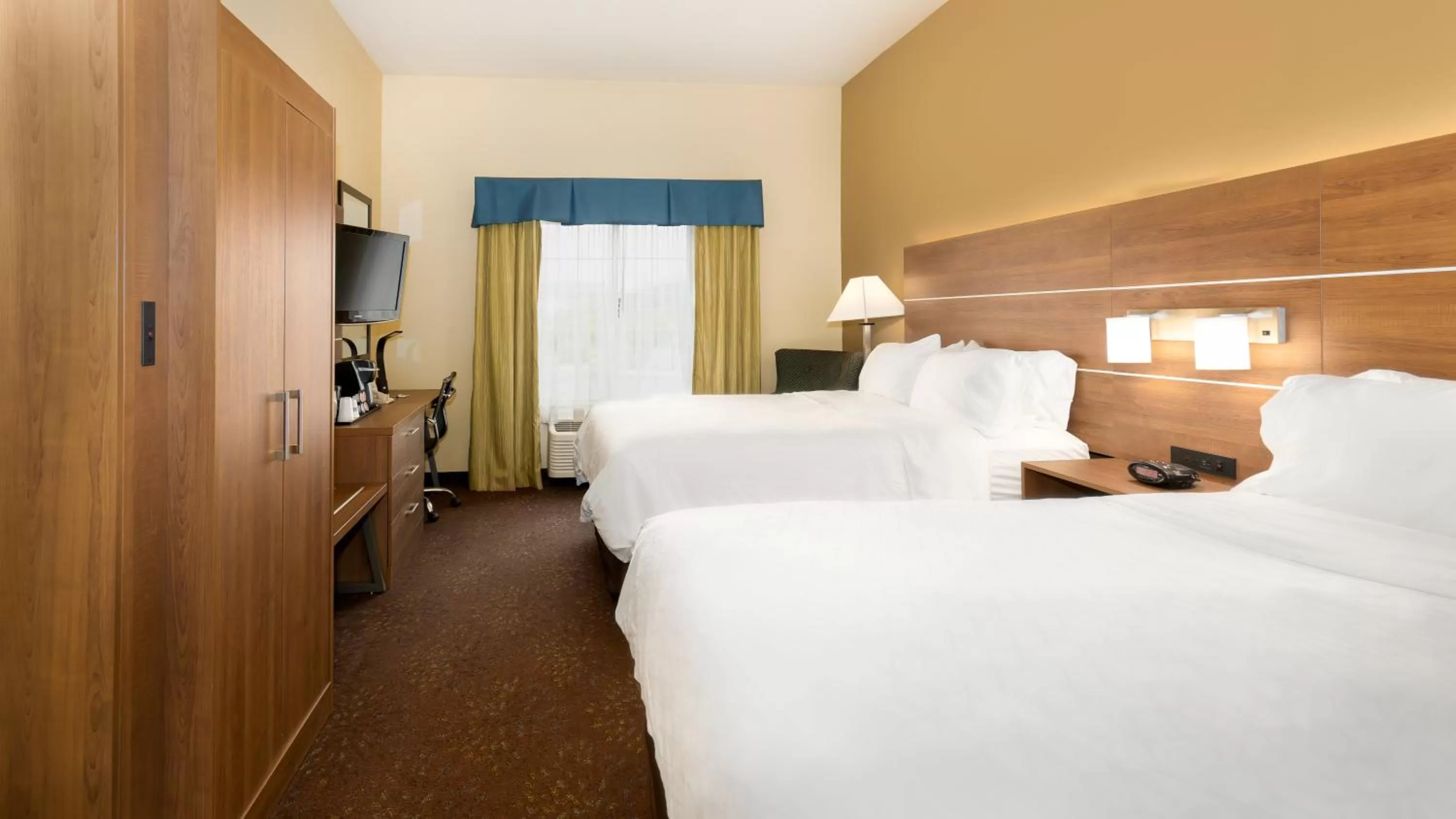 Photo of the whole room, Bed in Holiday Inn Express St. Paul South - Inver Grove Heights by IHG