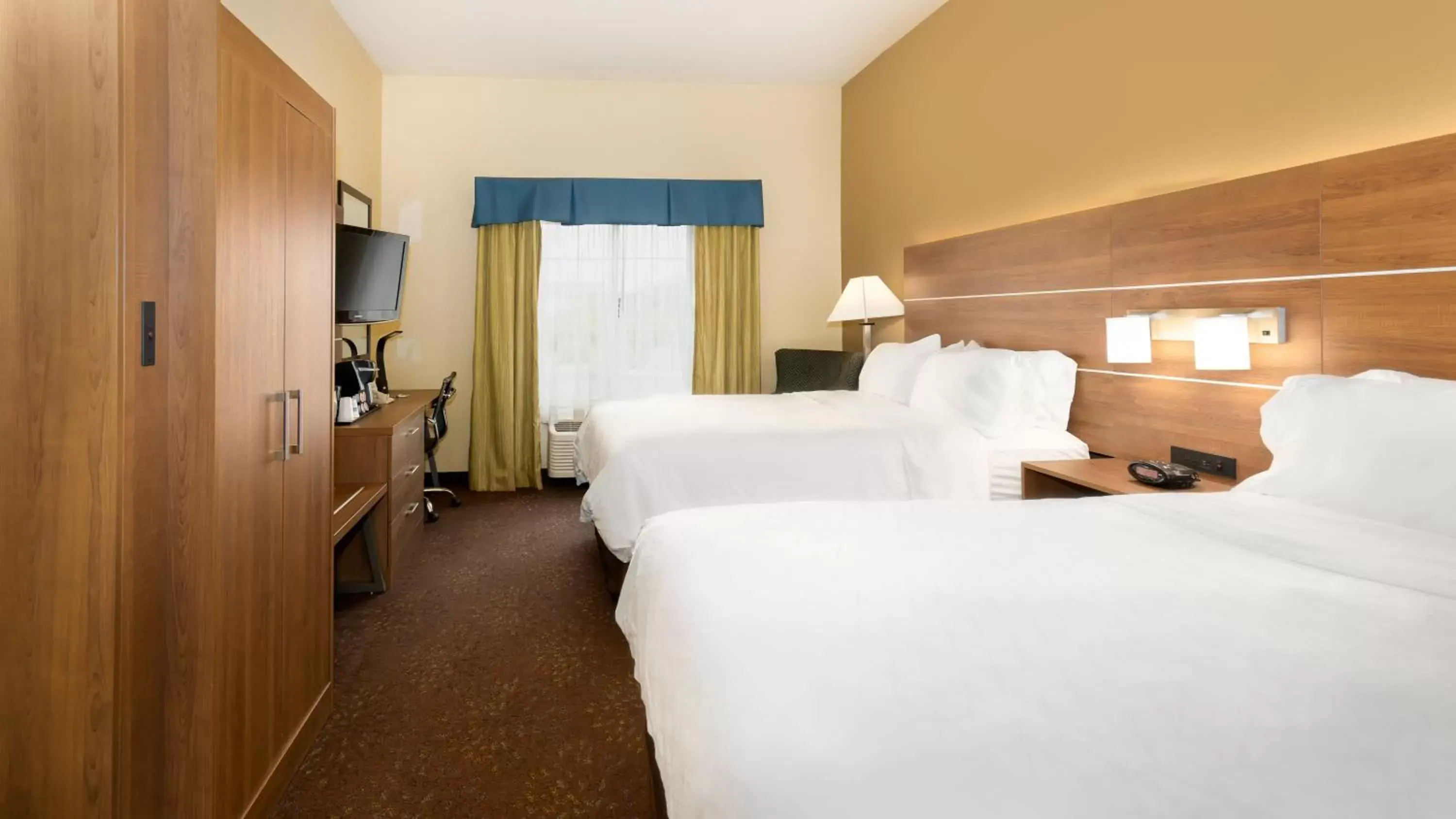 Photo of the whole room, Bed in Holiday Inn Express St. Paul South - Inver Grove Heights, an IHG Hotel