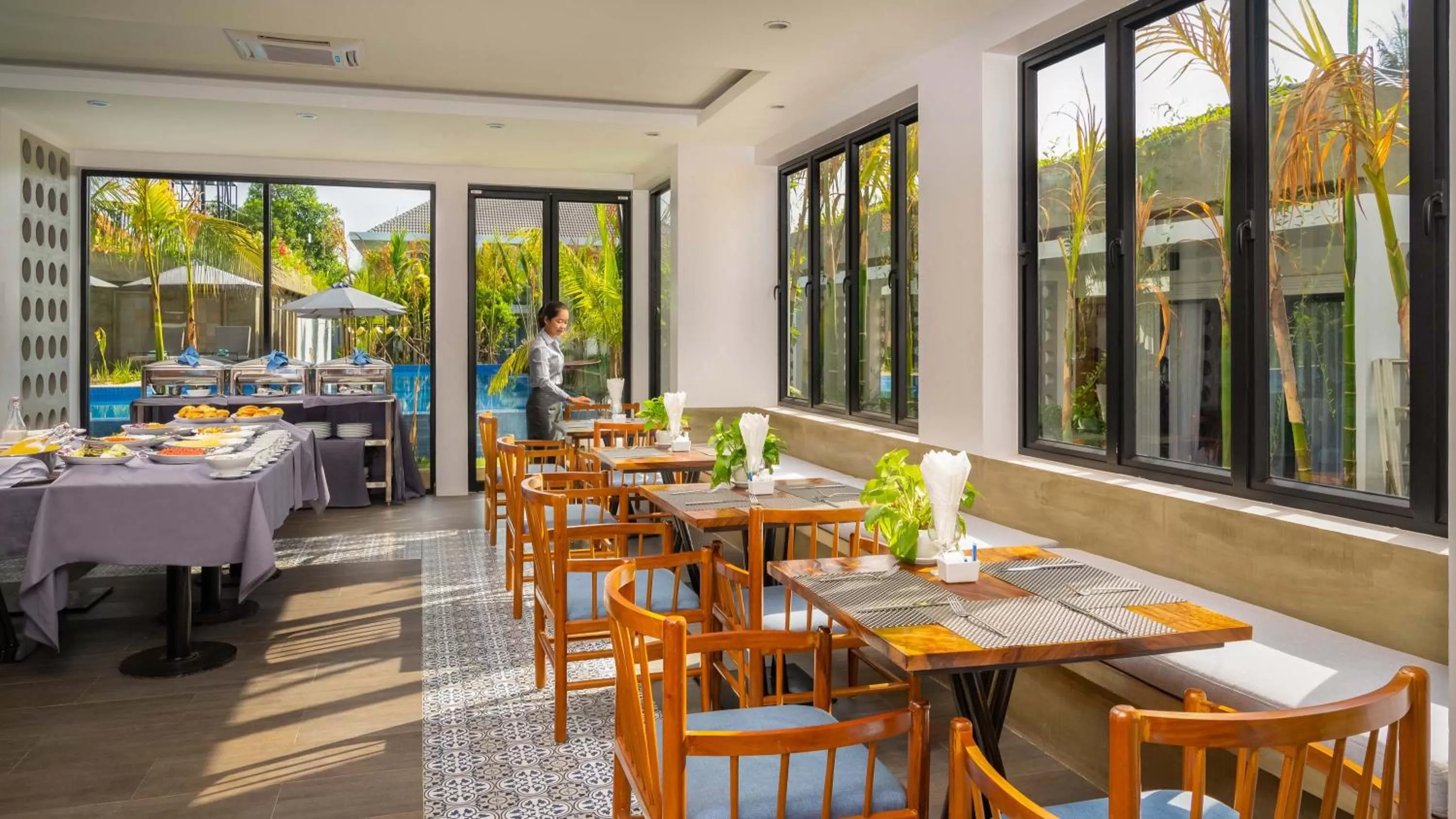 Restaurant/places to eat in Grand Venus La Residence