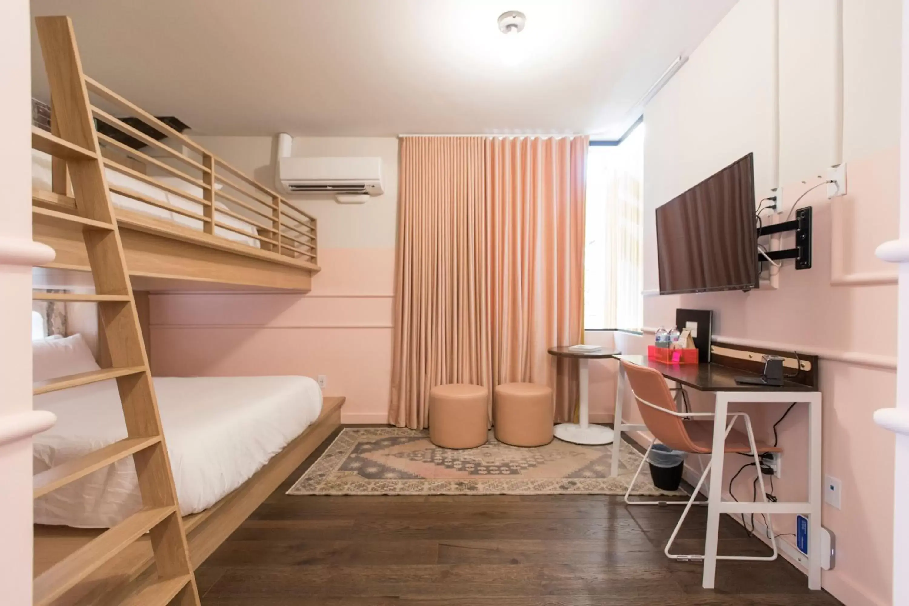 Room 2:1 - Queen Bunk in The Russell Room 2:1 - Queen Bunk in The Russell