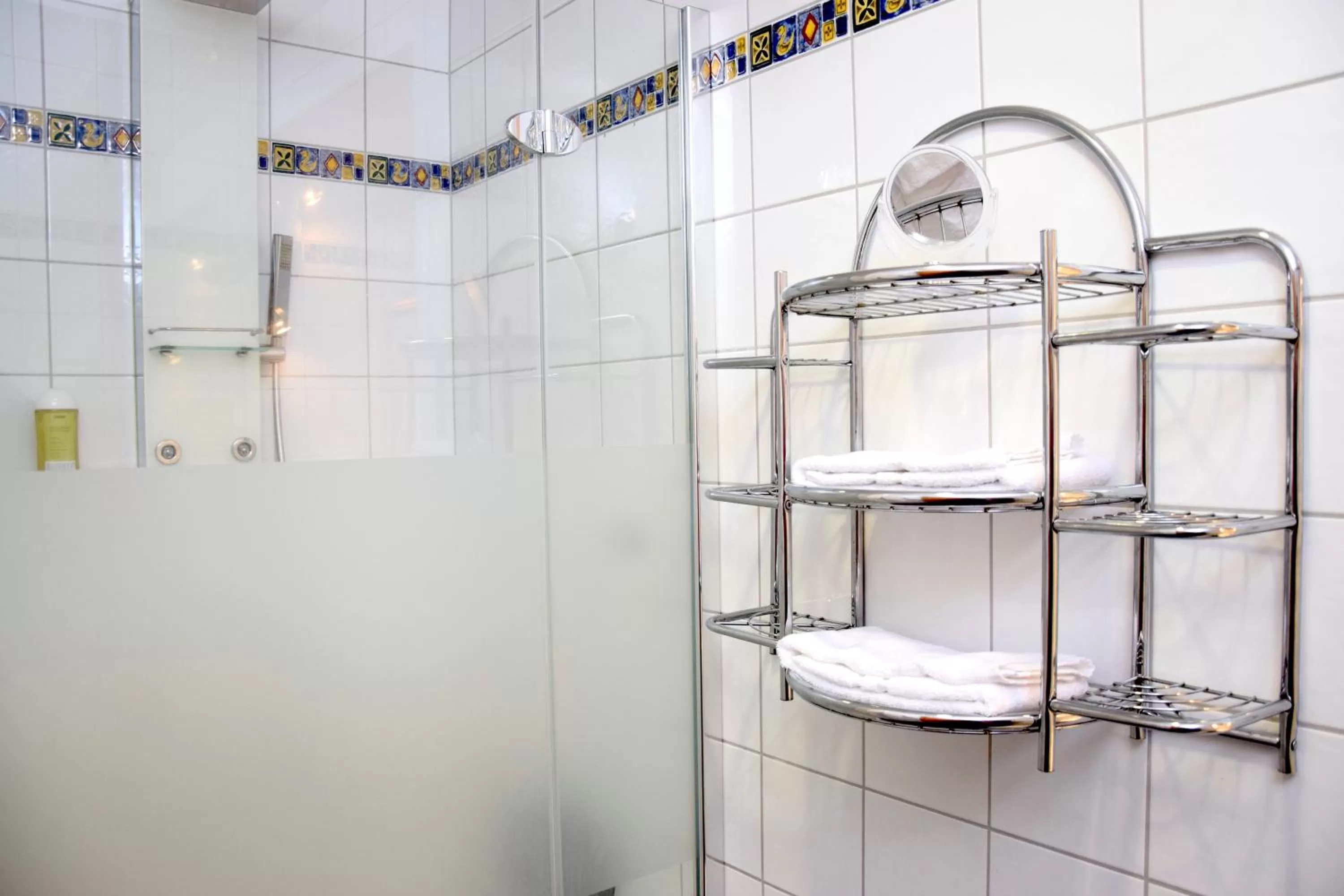 Shower in Rathskeller Weitra