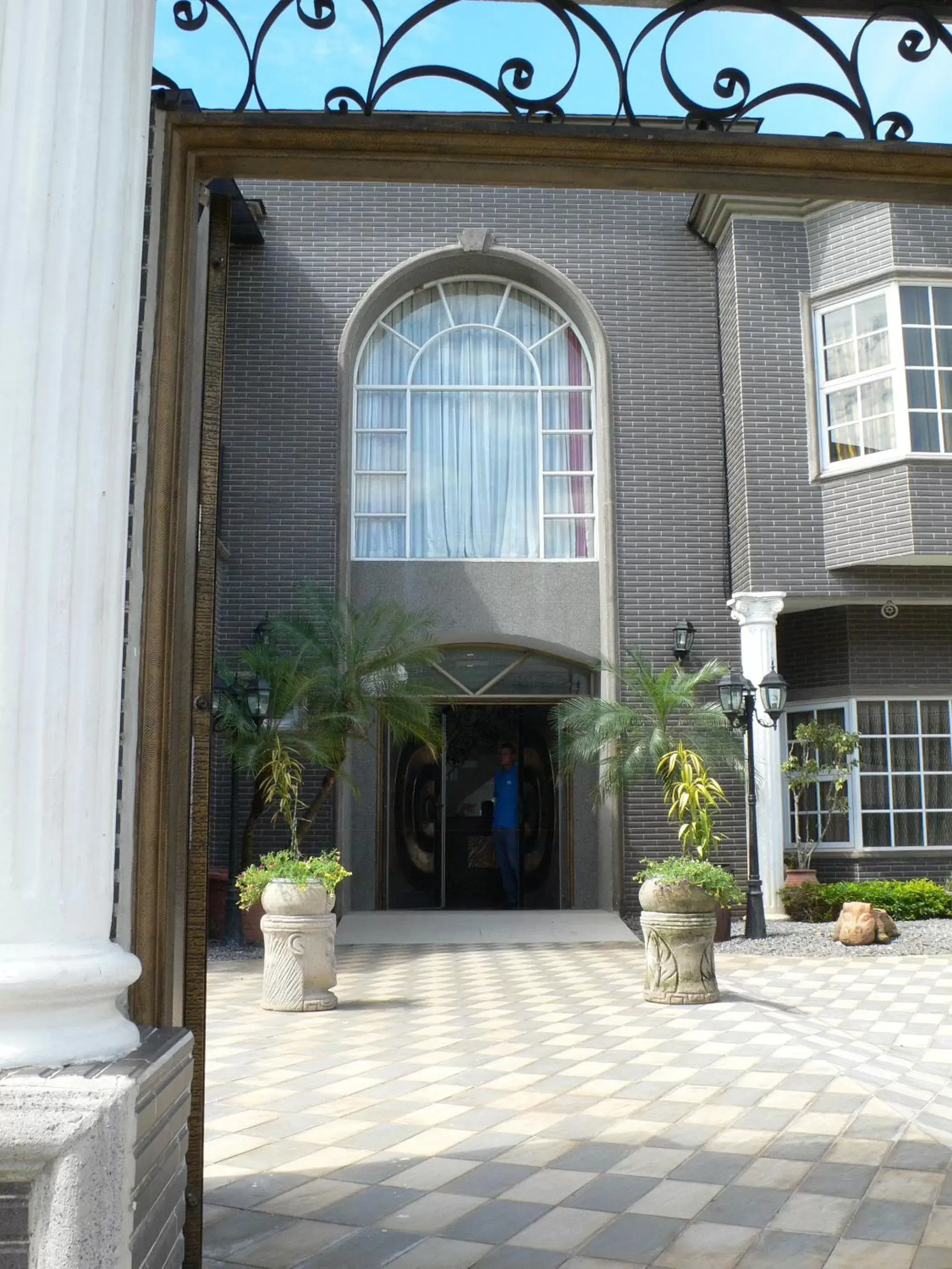 Facade/entrance in Alameda Cariari Boutique Hotel