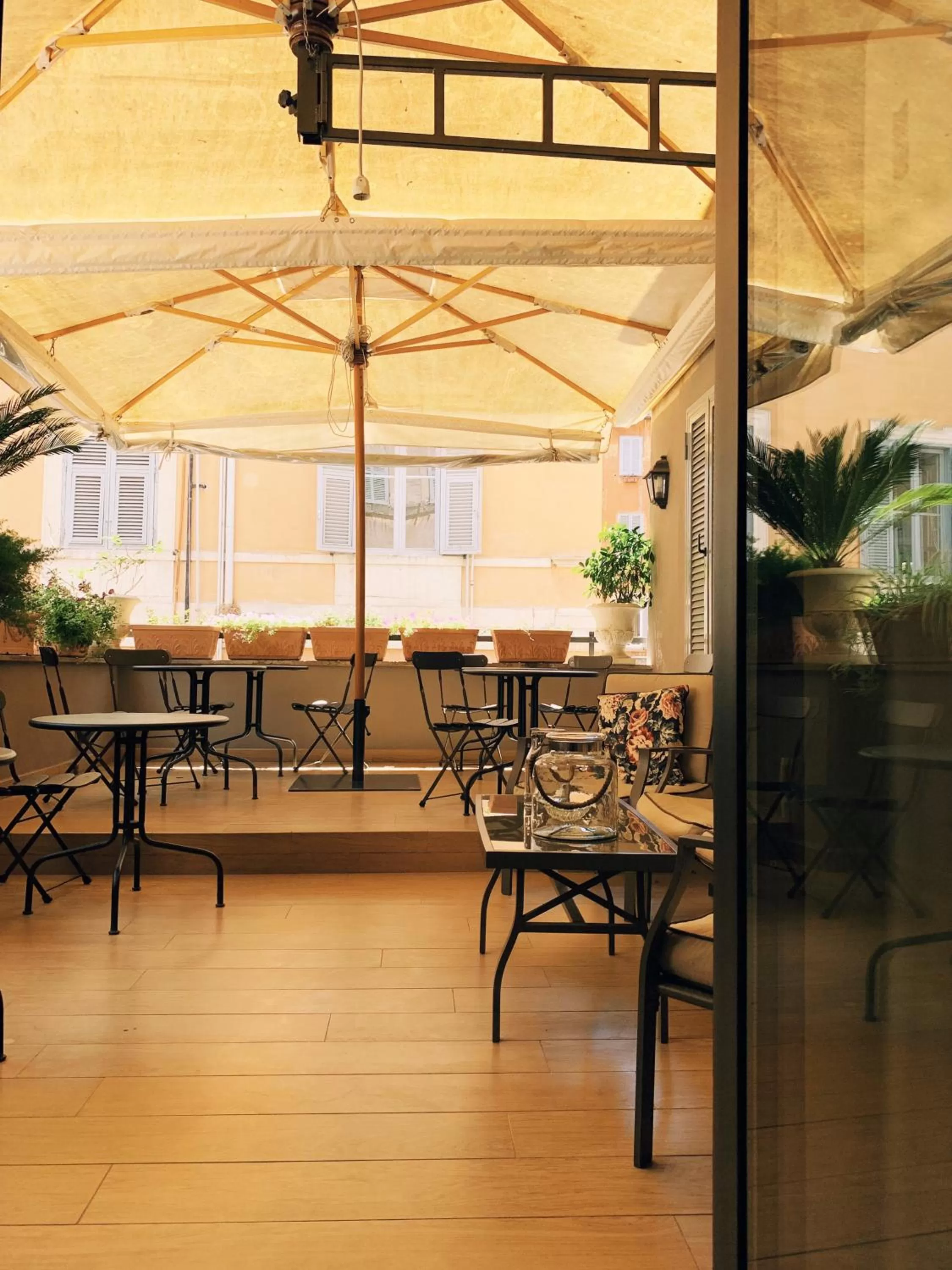 Breakfast in Little Queen Suite