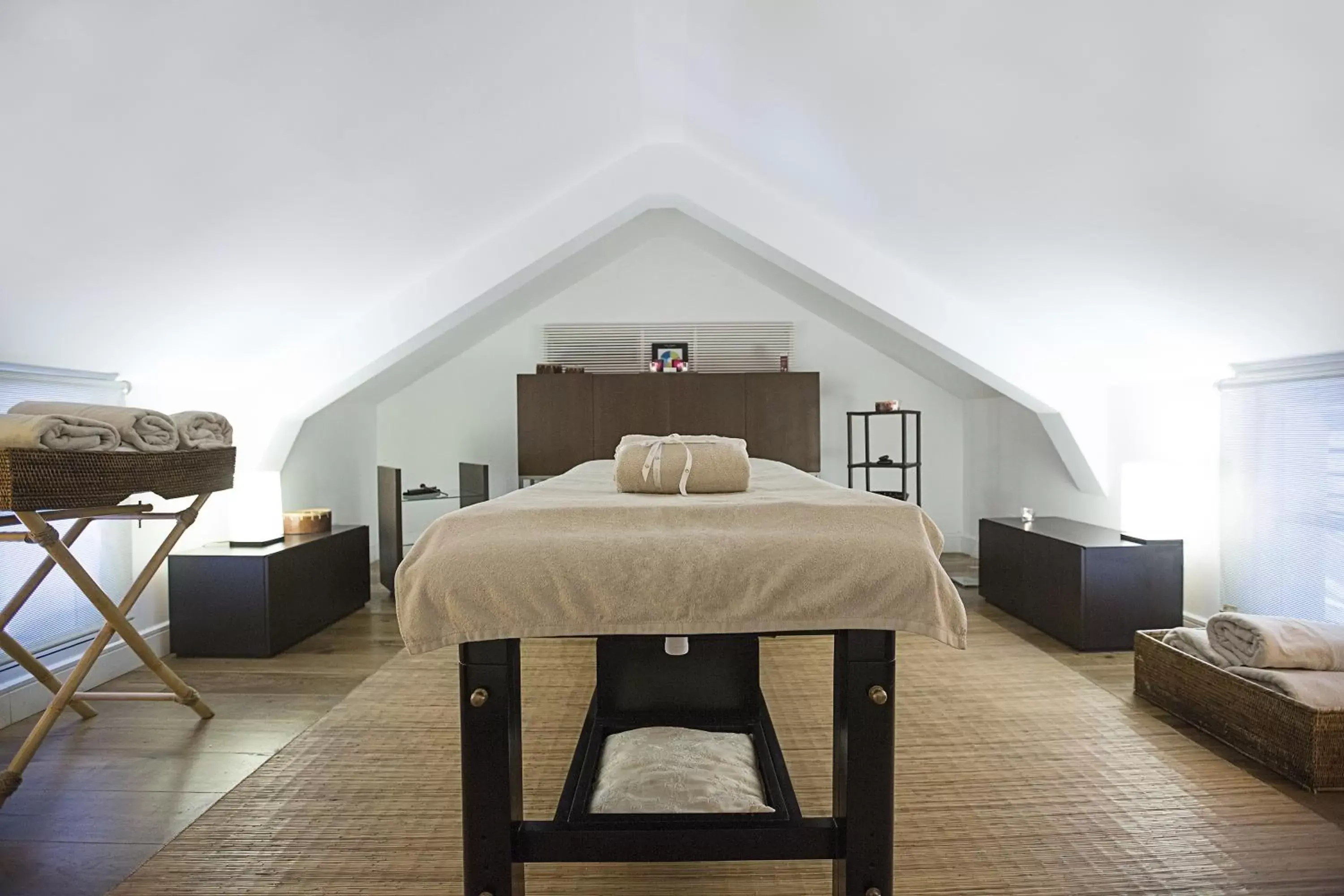 Massage, Bed in Hospes Las Casas del Rey de Baeza, a Member of Design Hotels Massage, Bed in Hospes Las Casas del Rey de Baeza, a Member of Design Hotels